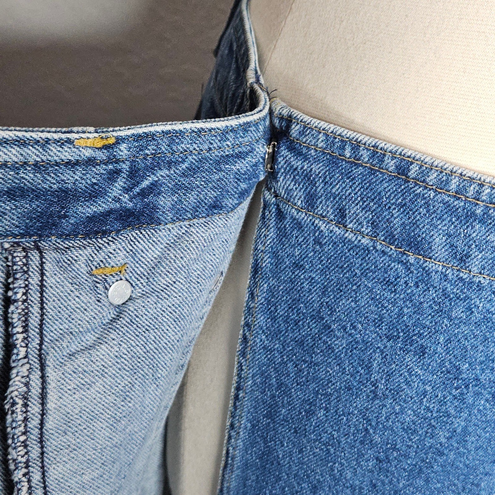 Vintage Dockers Levi’s Denim Wrap Skirt Medium Wash Blue Made in USA Size 10 12