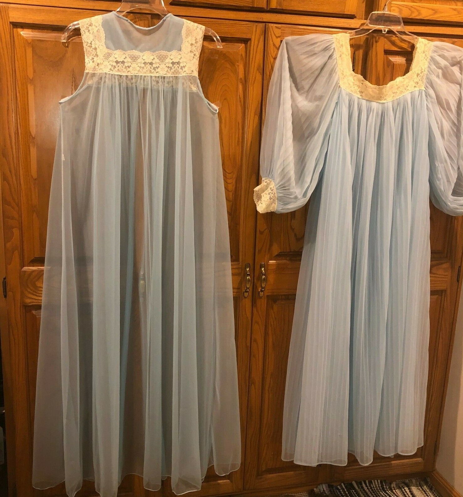 Ladies vtg lt blue accordion pleated nylon 2-piece negligee&cover, Evette, SMALL