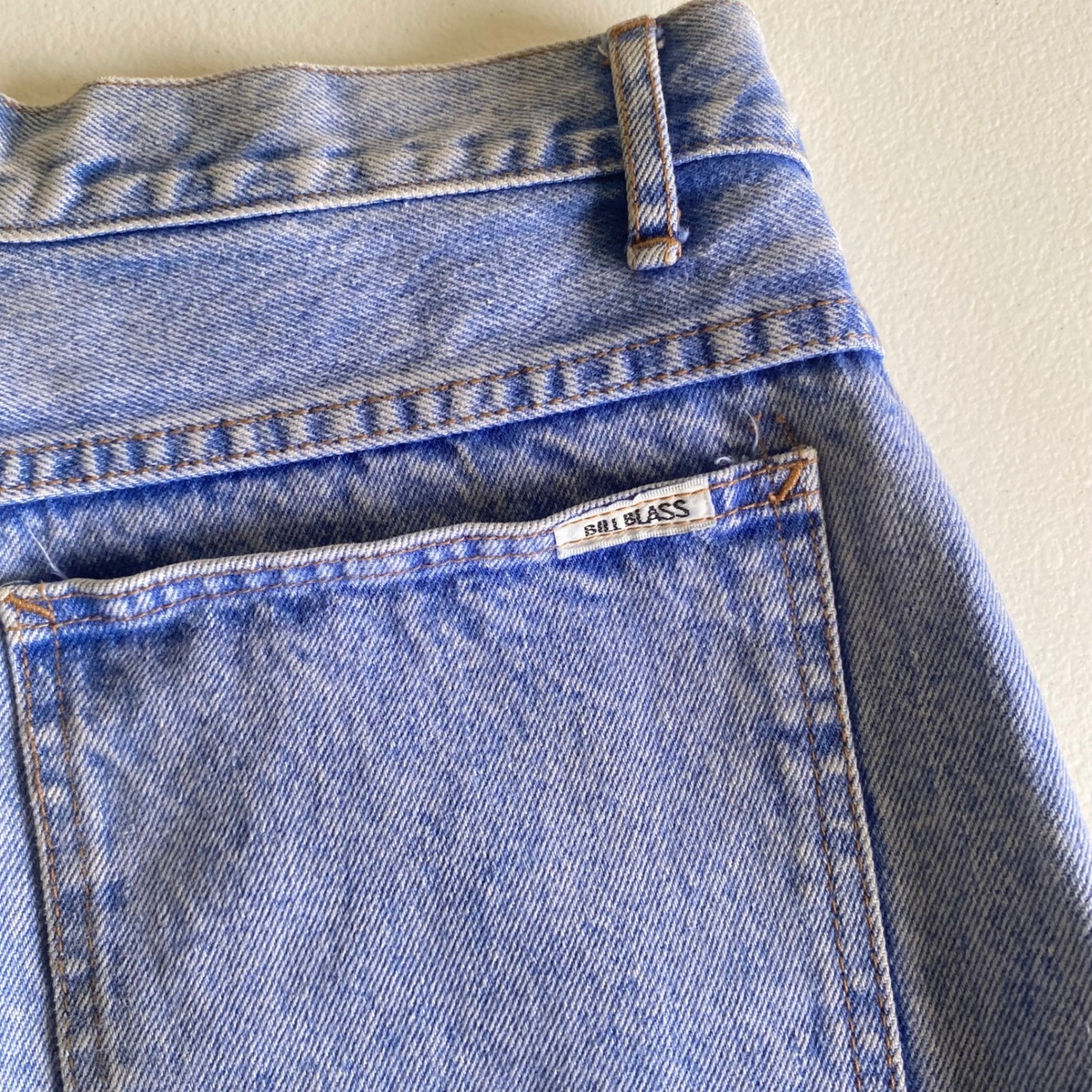 Bill Blass Vintage 90s High Waisted Pleated Tapered Light Wash Women Jeans Sz 14