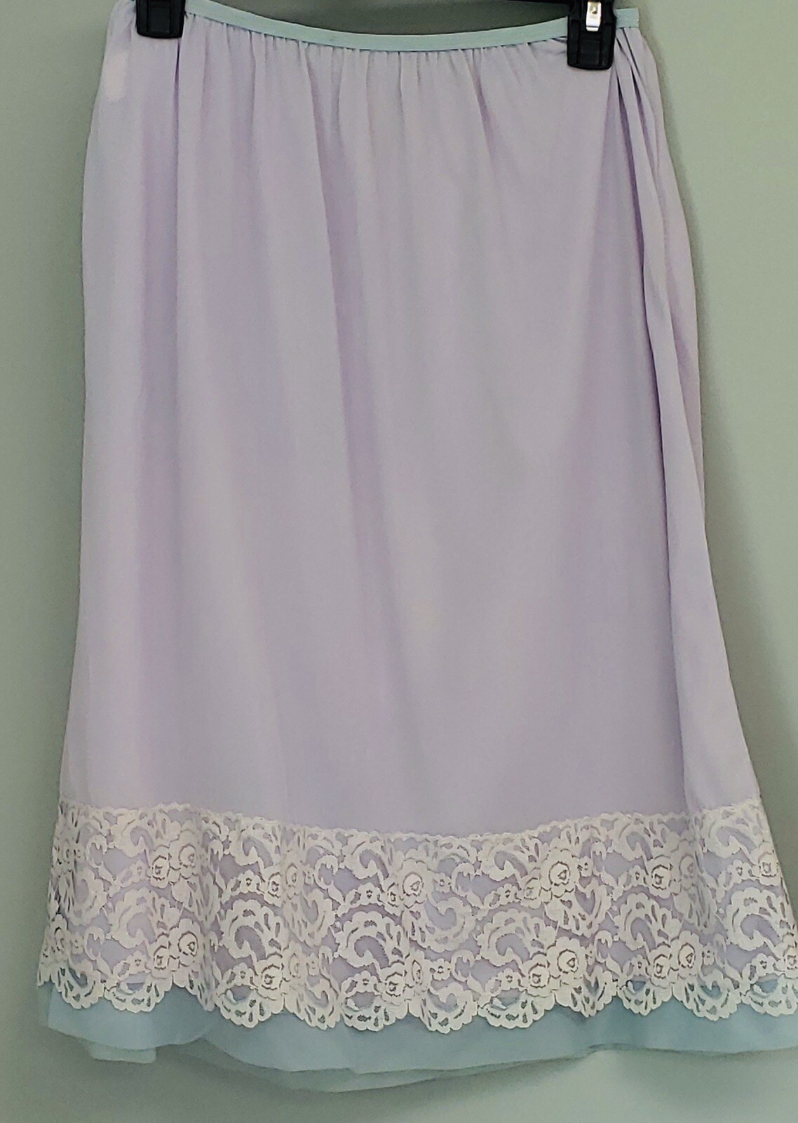 Vintage Lavender Nylon Half Slip Blue Lace Hem 25” Waist Unstretched 25” Length
