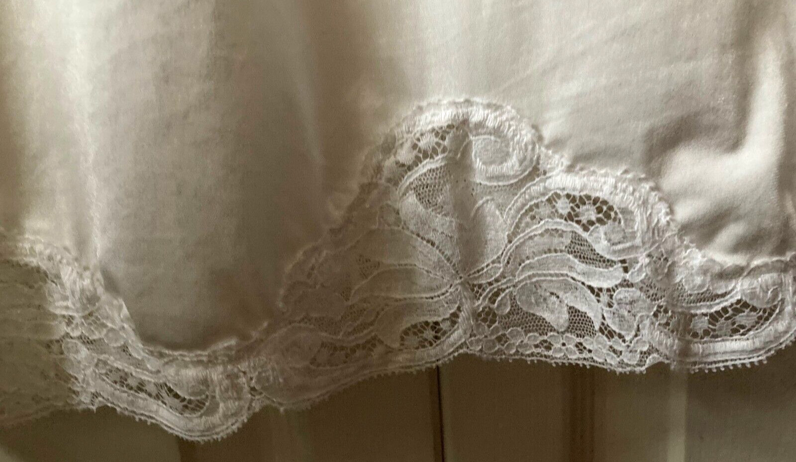 Wonder Maid Non-Cling White Full Slip w/Bodice&Hem Lace Size 34 T (Style 2996)