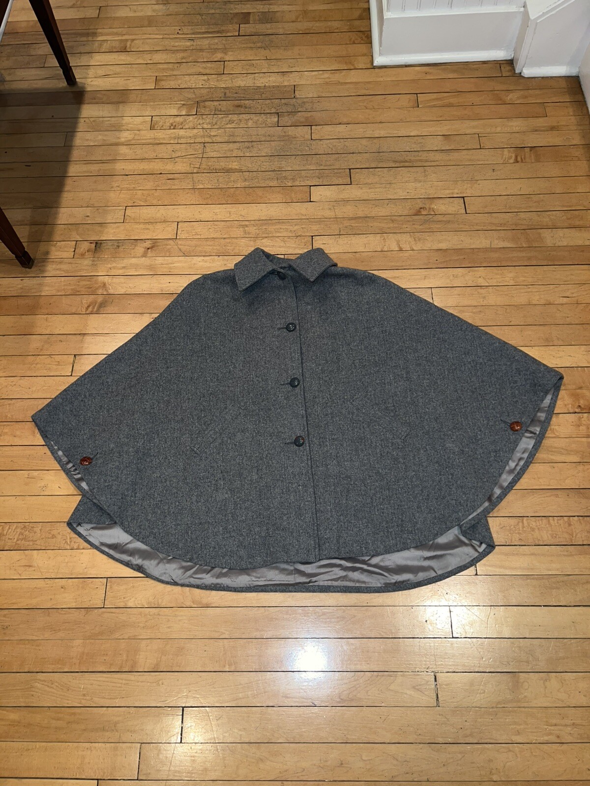 Vintage C.C. Filson Co Eddie Bauer Womens Cape Sz M 100% Virgin Wool Gray USA