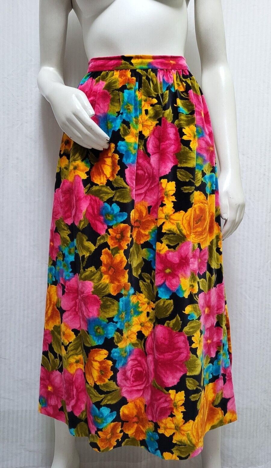 Vintage Bright Floral Rose Print Velvet Long Skirt – Waist 27 inches – EUC