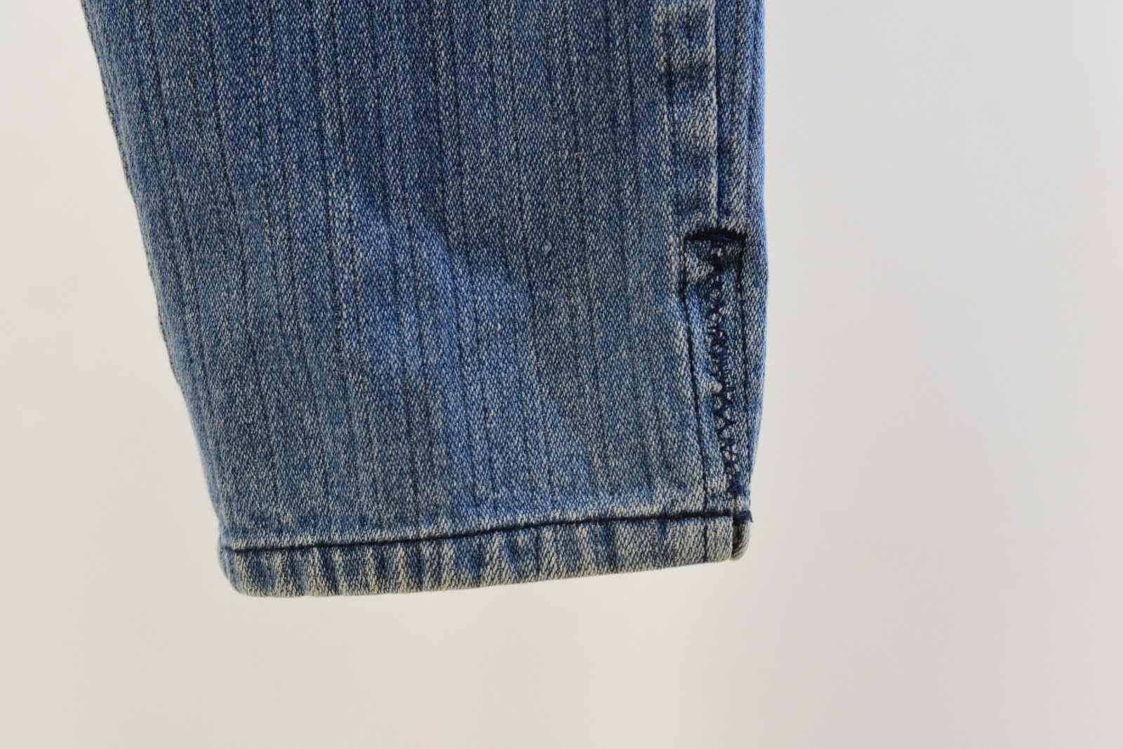 80s Vintage Women Denim Jeans Size 8 High Waist Side Closure Zip Tapered Leg