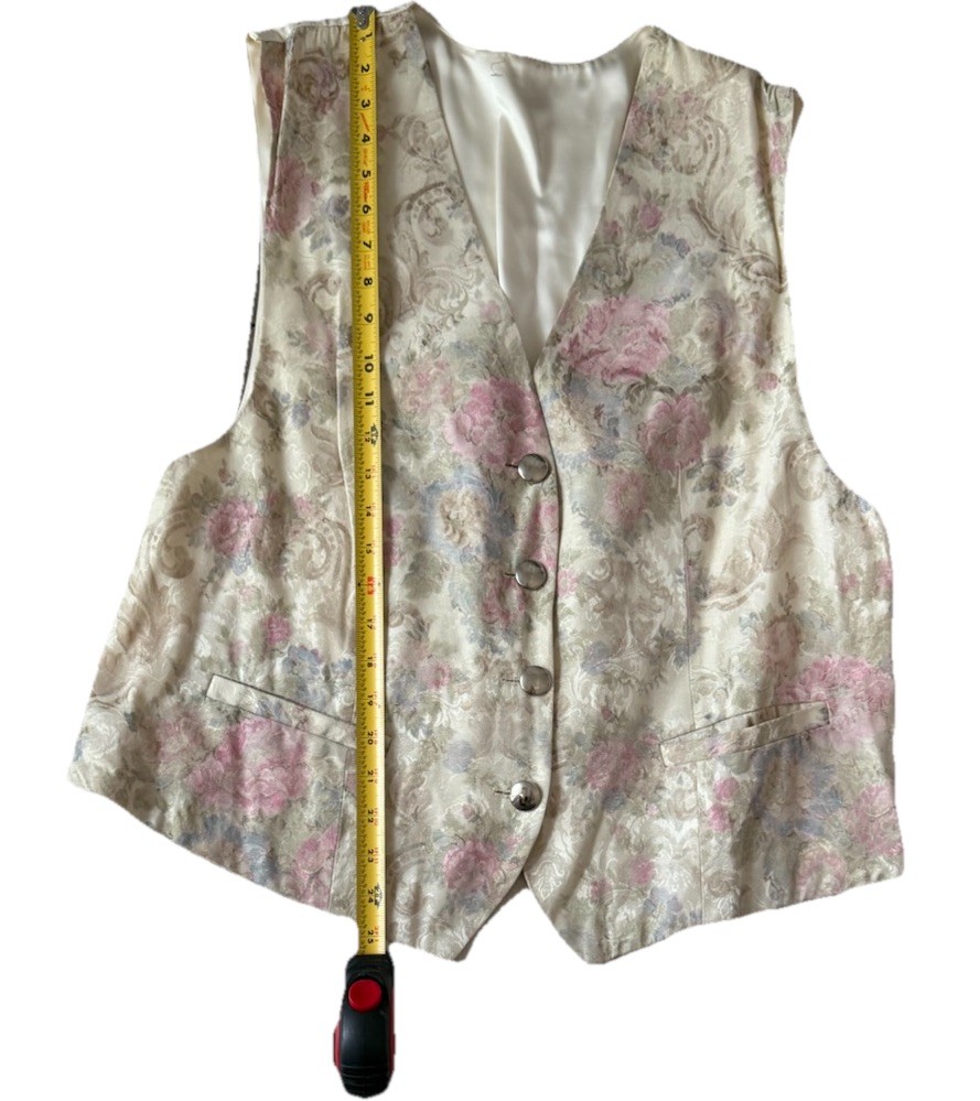 Floral And botanical patterned vest Pink And Cream Embroidered Flowers Vintage
