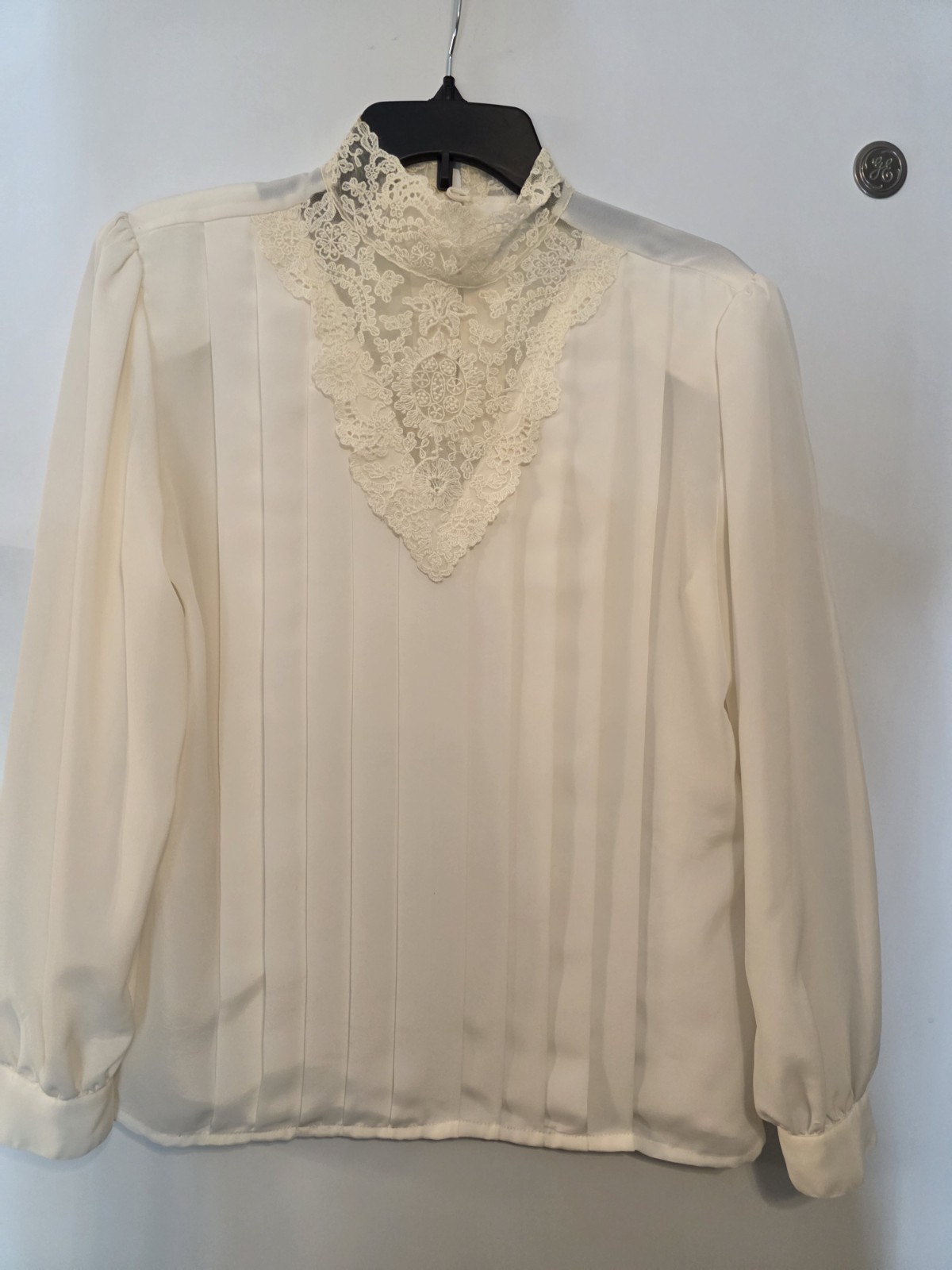 Vintage 80s Worthington Cream Lace Blouse Victorian Mock Neck Pleated Shirt 10