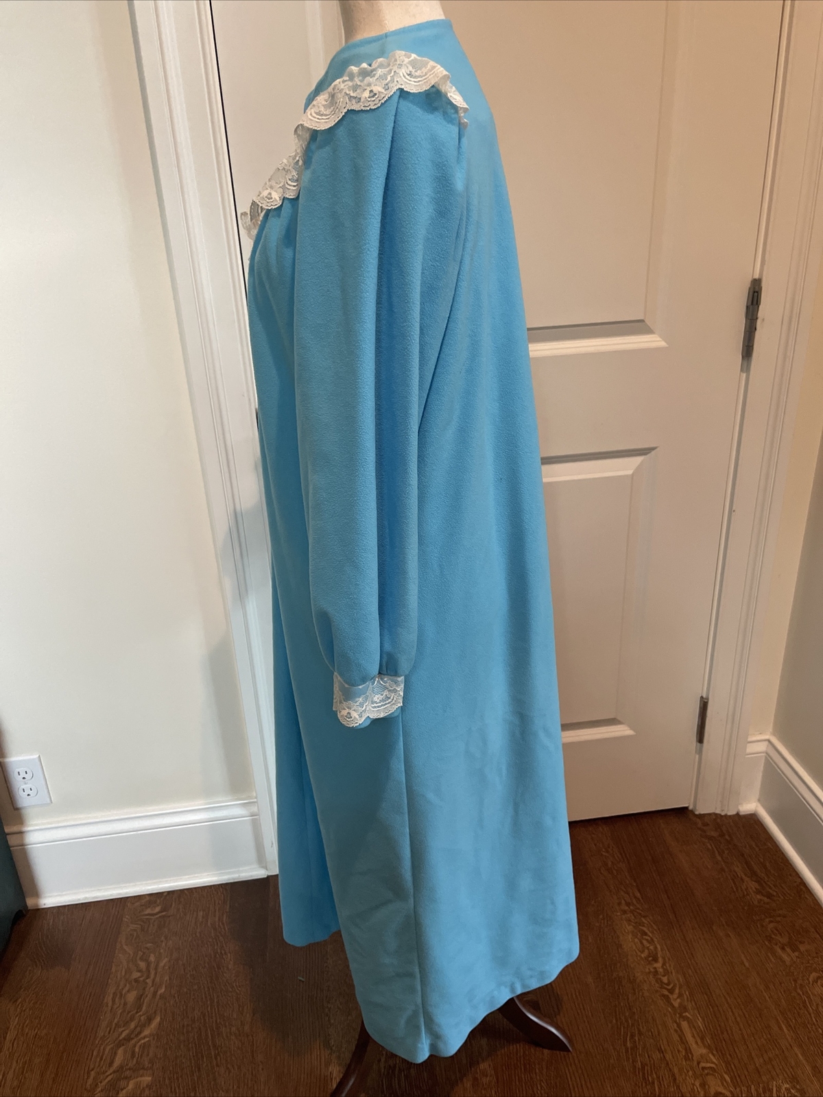 Famous Bodies Medium Vtg Robe Housecoat Blue 1/4 Zip Lace Fleece Long Slv Sears