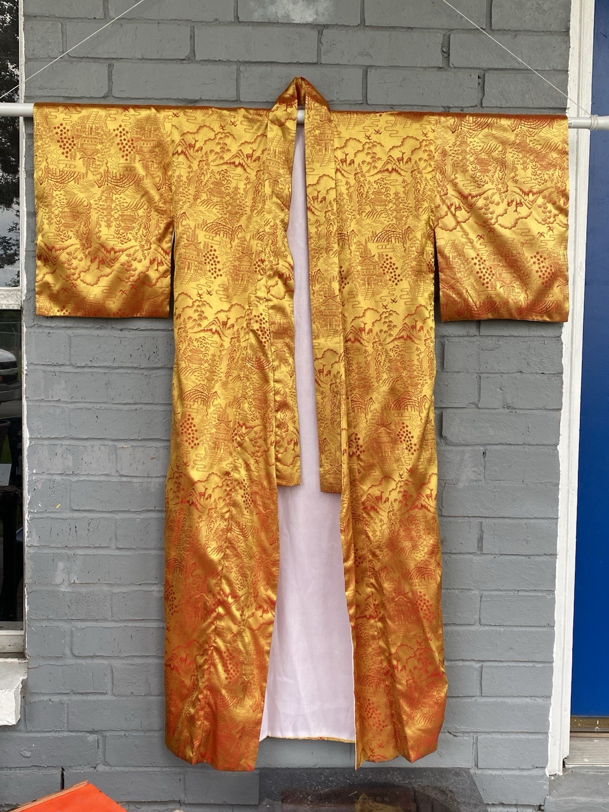 1940s VINTAGE JAPANESE KIMONO ~ RED/GOLD FIGURED SILK ~ BROCADE