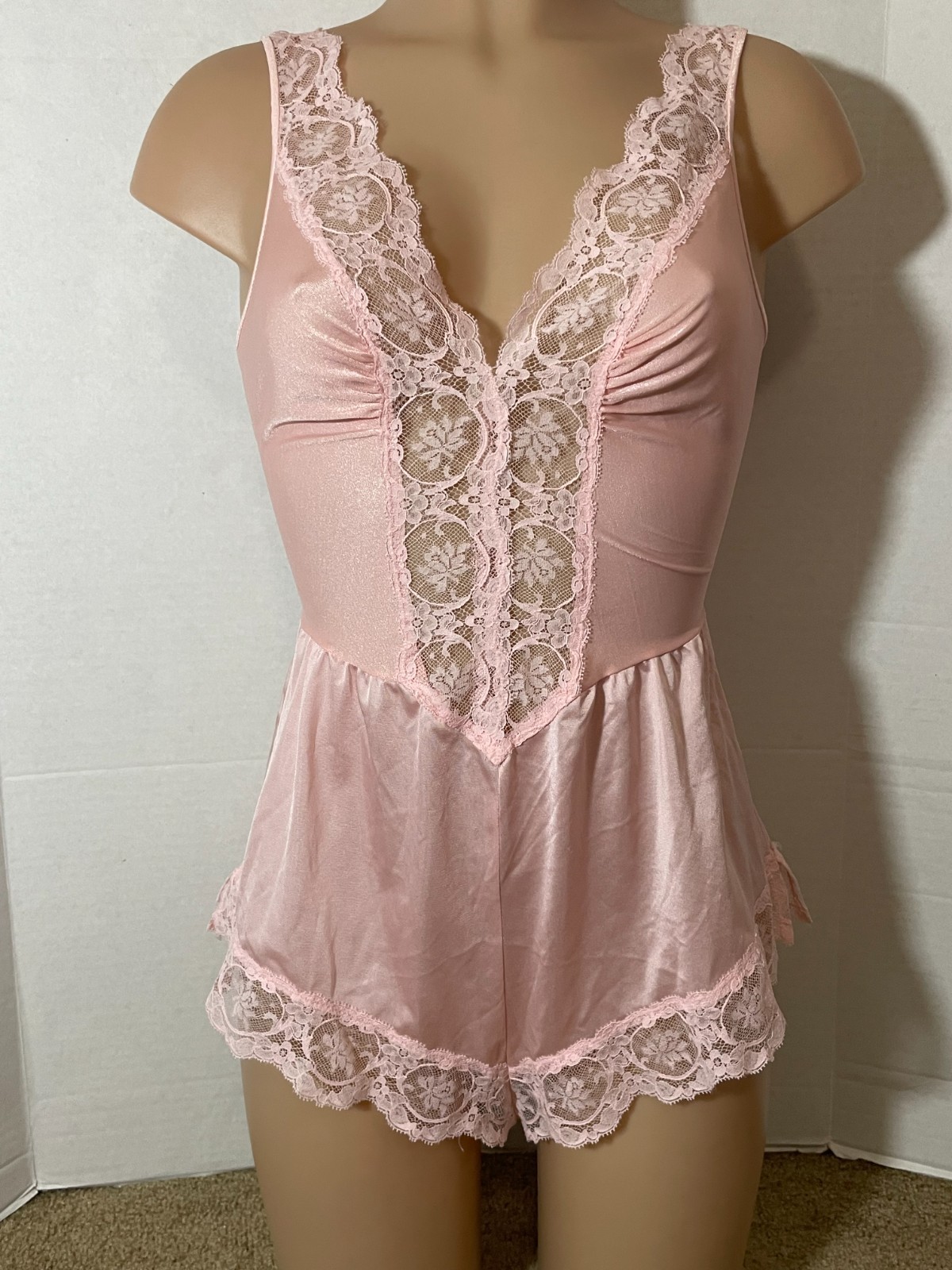 Vtg OLGA Silky Spandex Bodice Nylon Lace Teddy Bodysuit M Pretty Pink 90077