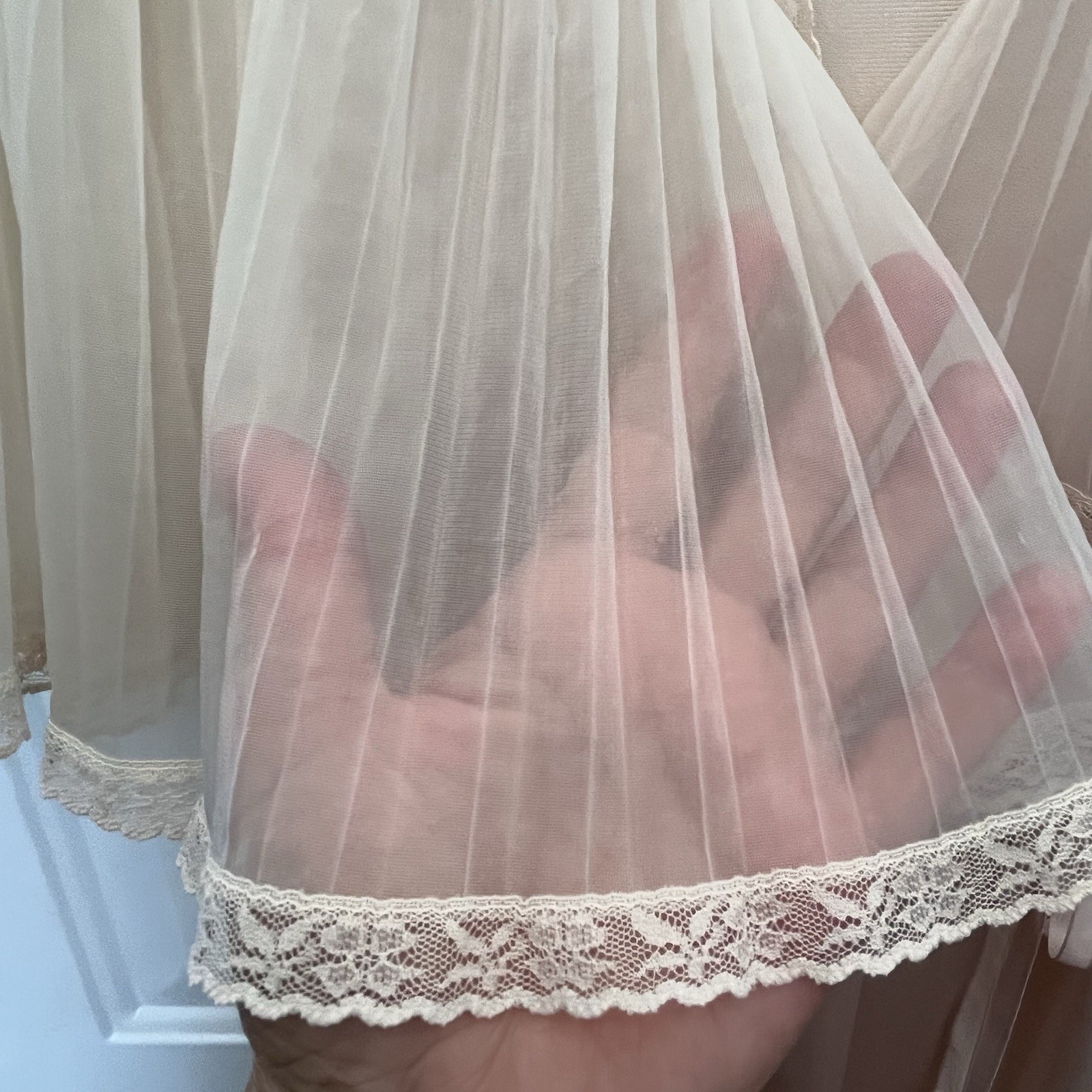 Jolie Two VTG Nylon Robe Sheer Pleated Chiffon Capelet Dressing Gown Beige Small