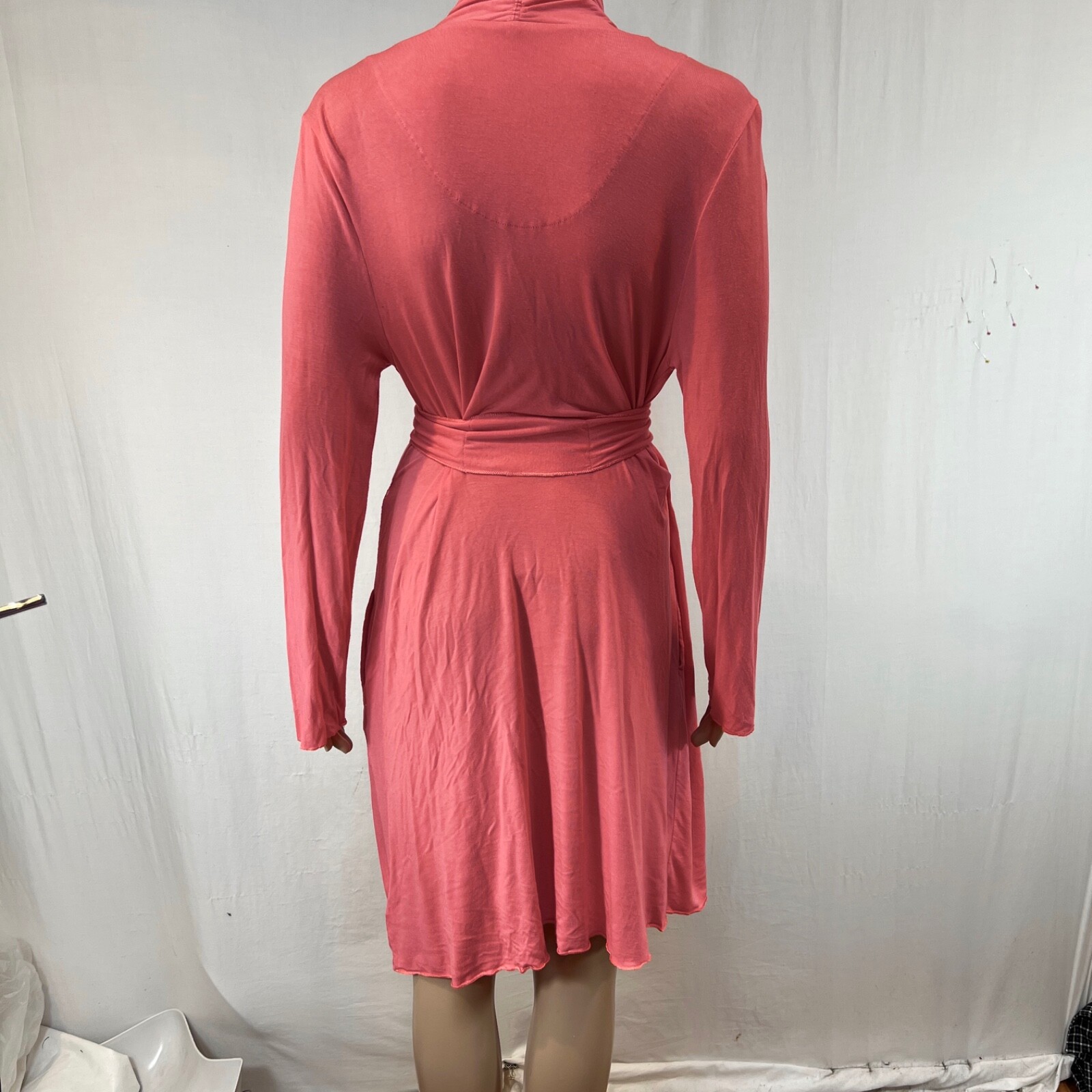 Arabella women’s Robe. Sz S. Rayon Spandex. Coral color. Long sleeves