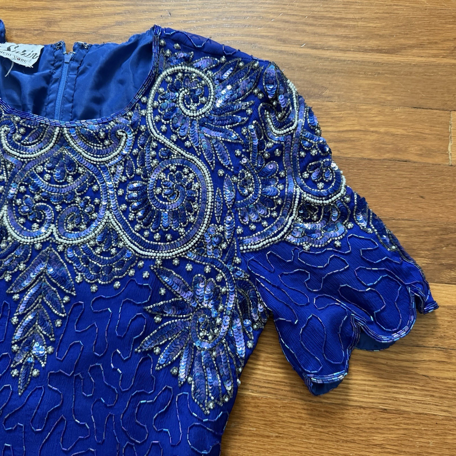 VTG Sarin Sequin Top Blouse Blue & White Women’s Sz M Clothing Bedazzled Elegant
