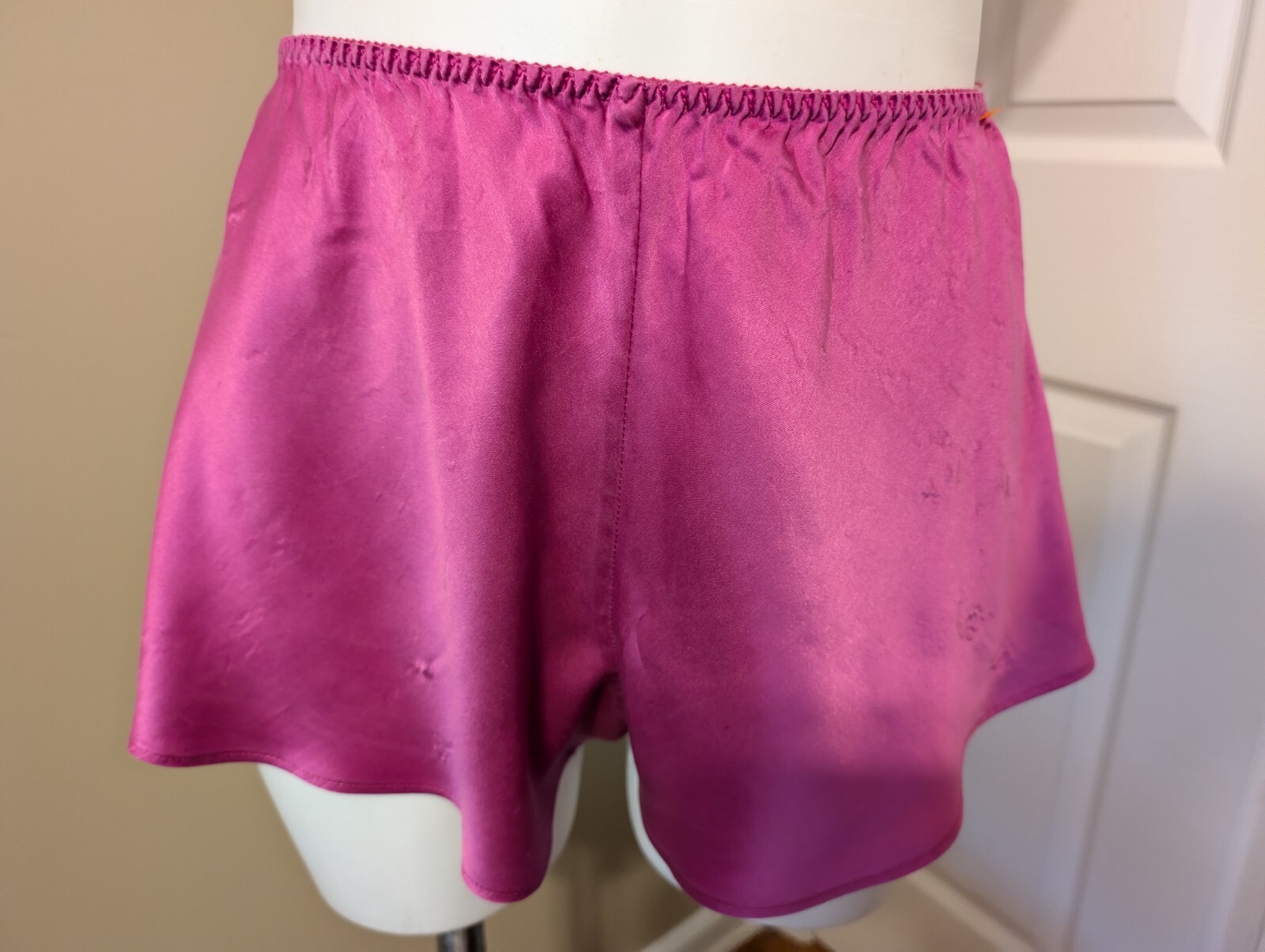Vtg VICTORIA’S SECRET 100% Silk Fuchsia Pink Cami & Tap Panties Gold Label Sz S