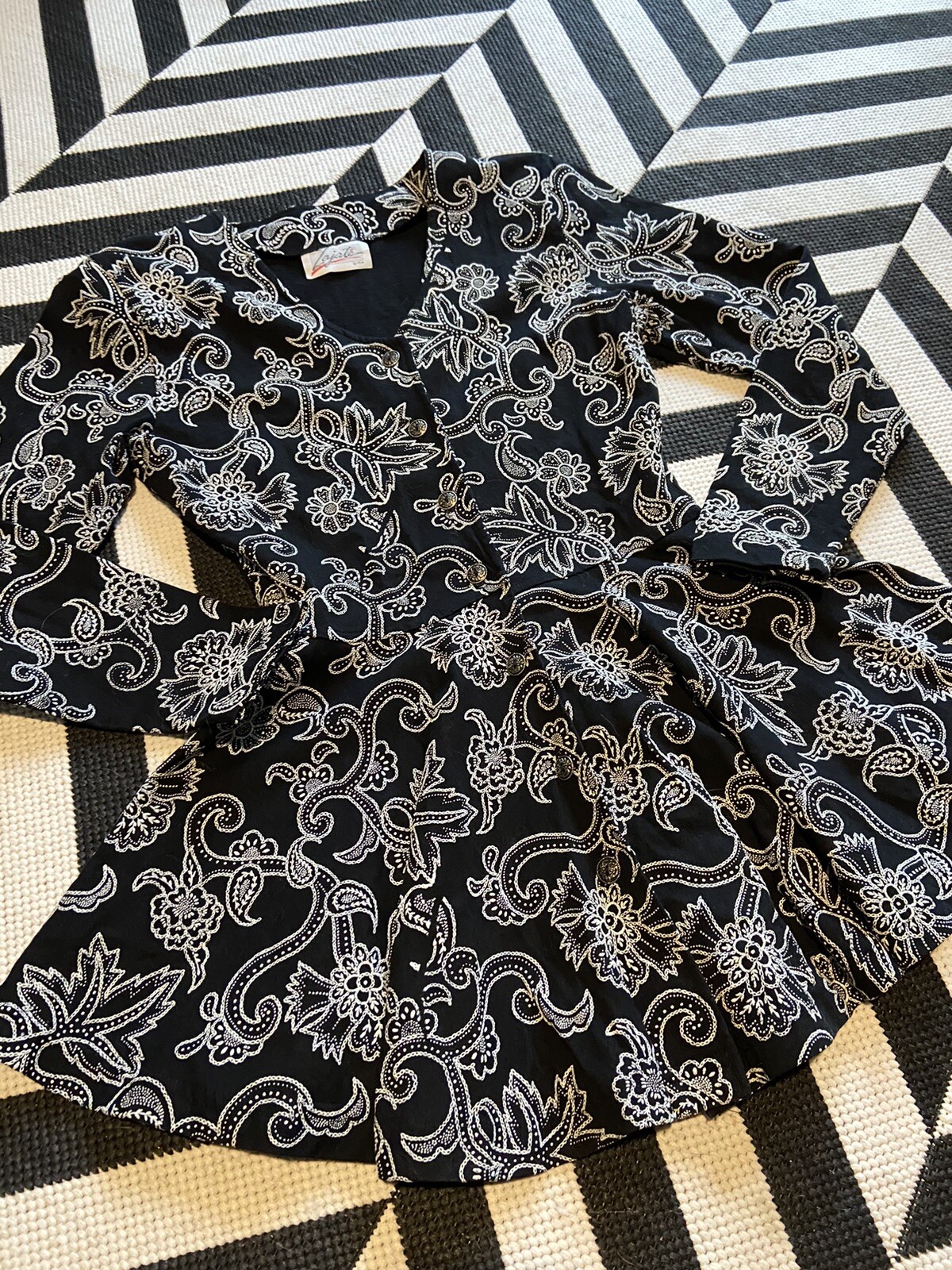 Vintage 80s Lajate Womens Blouse Top Black w White Embroidery Fit N Flare