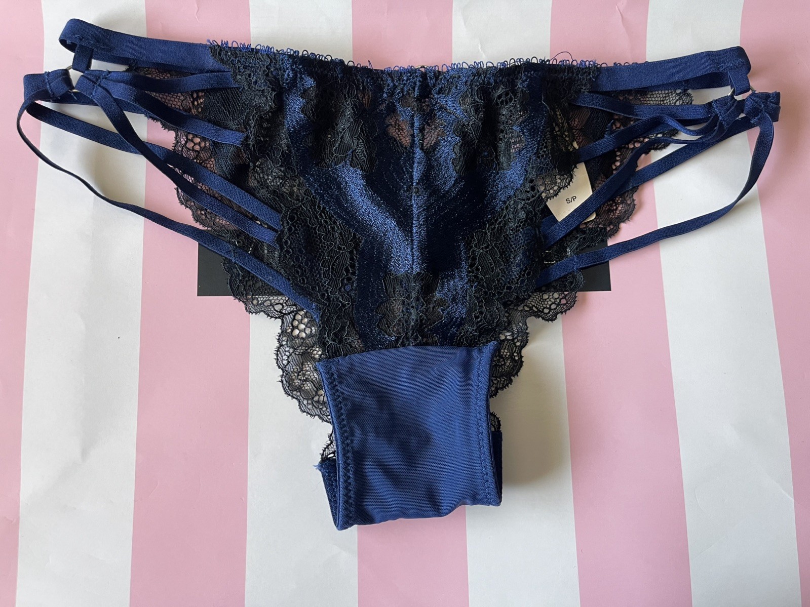 NWT VTG 2014 Victoria’s Secret “Very Sexy” Cheekini, Lace – Black/Blue – Small