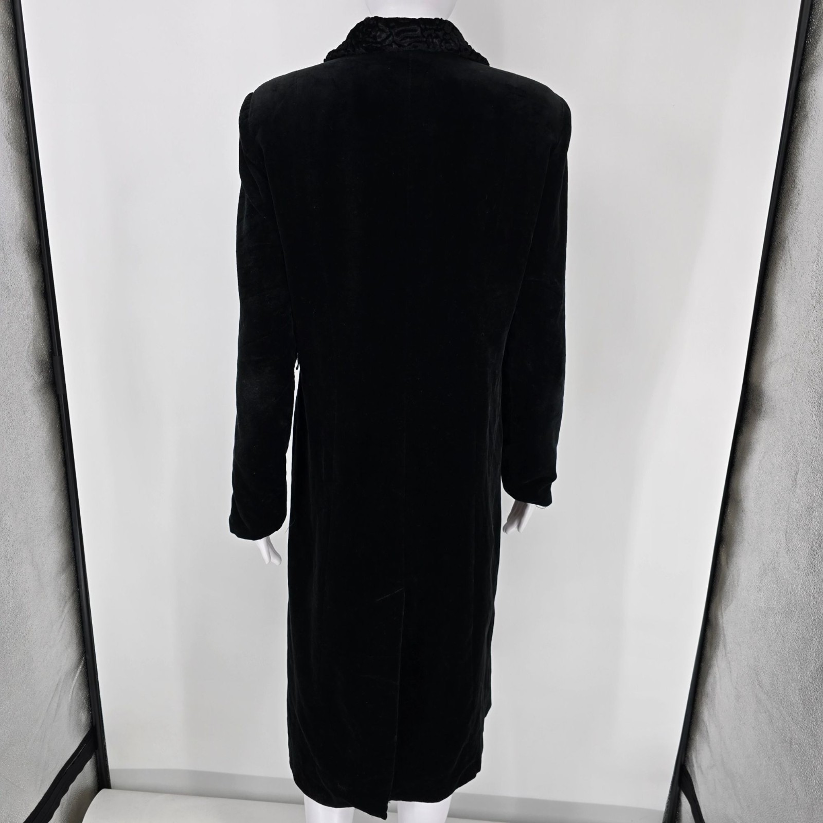 Vintage 1990s JS Collections Made in Canada Women’s Black Velvet Long Coat (M)