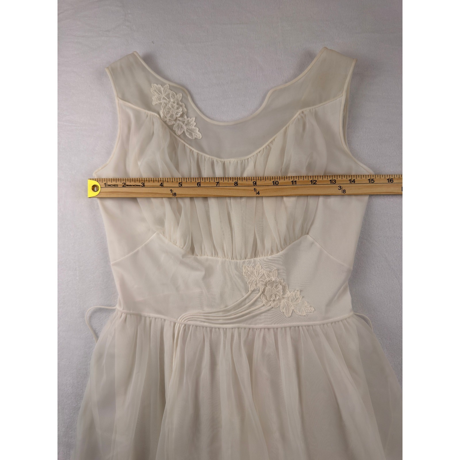 Vintage Shadowline Ivory Nylon Lace Nightgown Scalloped Hem Sleeveless White 32