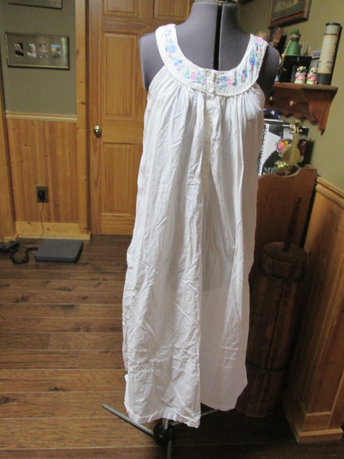 Vintage Honors Intimates white India cotton embroidered flowing gown