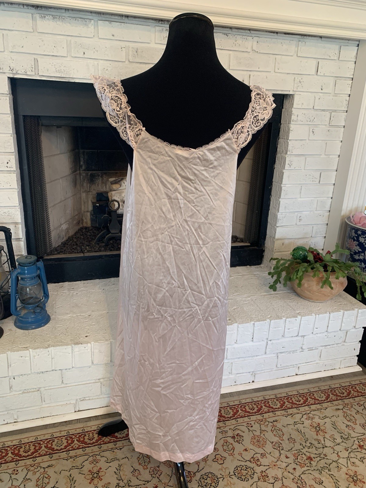 Vintage Vanity Fair Night Gown Robe Set Pink Nylon Embroidered Lace Size Small