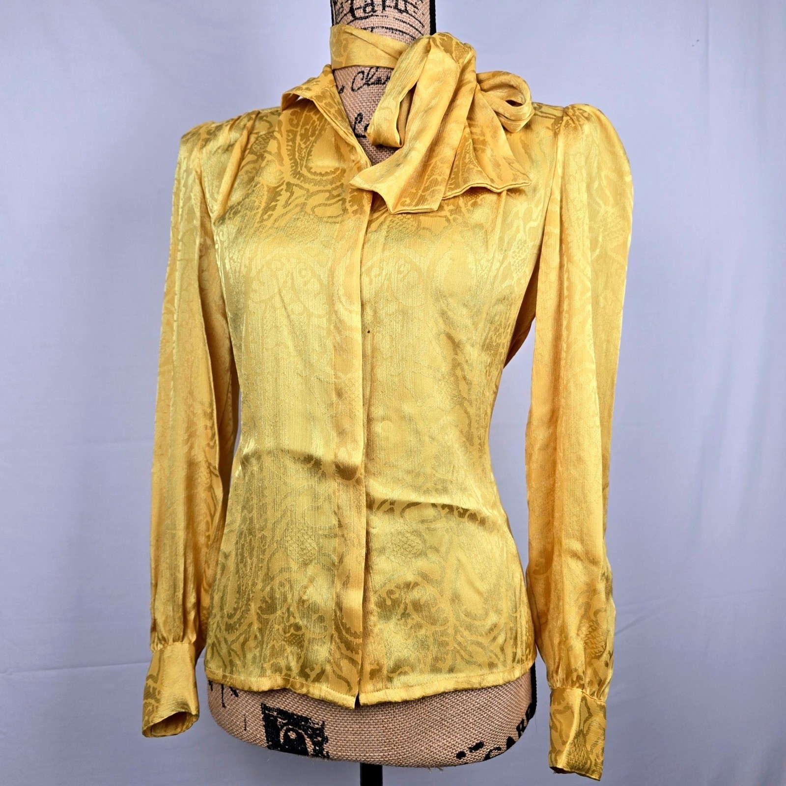 La Chine Classic Galinda Wang Vtg. Mustard Yellow Paisley Jacquard Bow Blouse 4