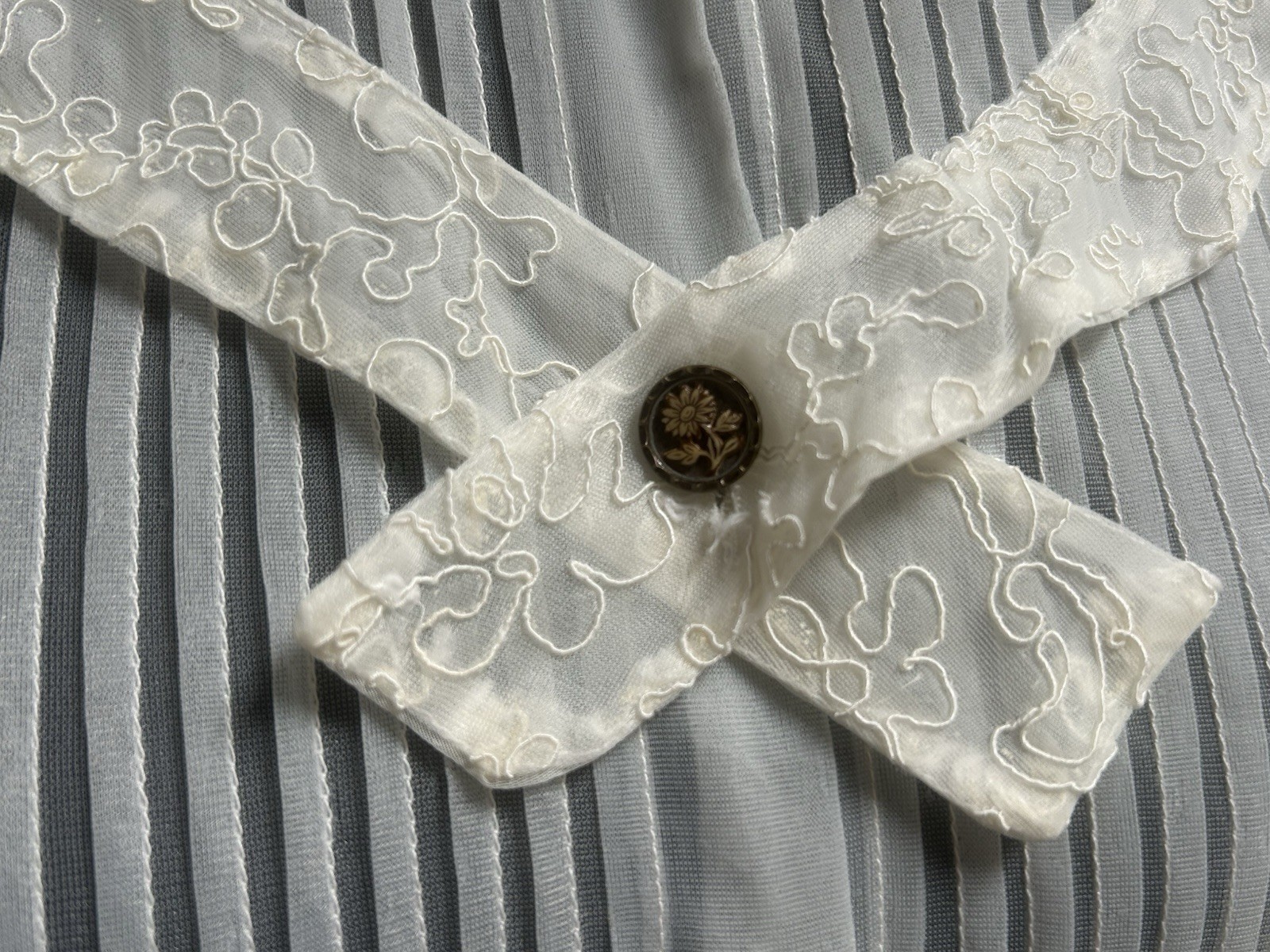 Vtg White Sheer Nylon Prairie Victorian Country Revival Floral Buttons Sz S