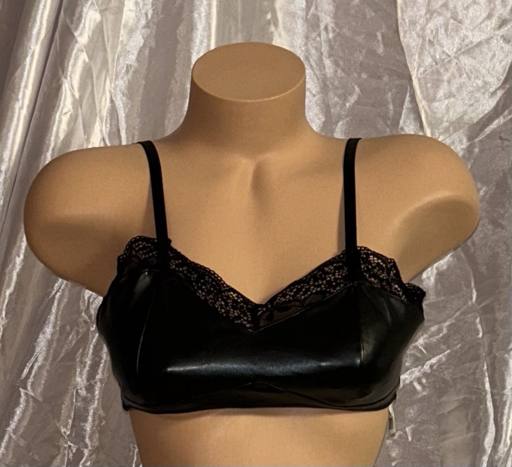FOREVER 21 Black Shiny Pleather Nylon Eyelet Lace Trim Wireless Bra Bralette S