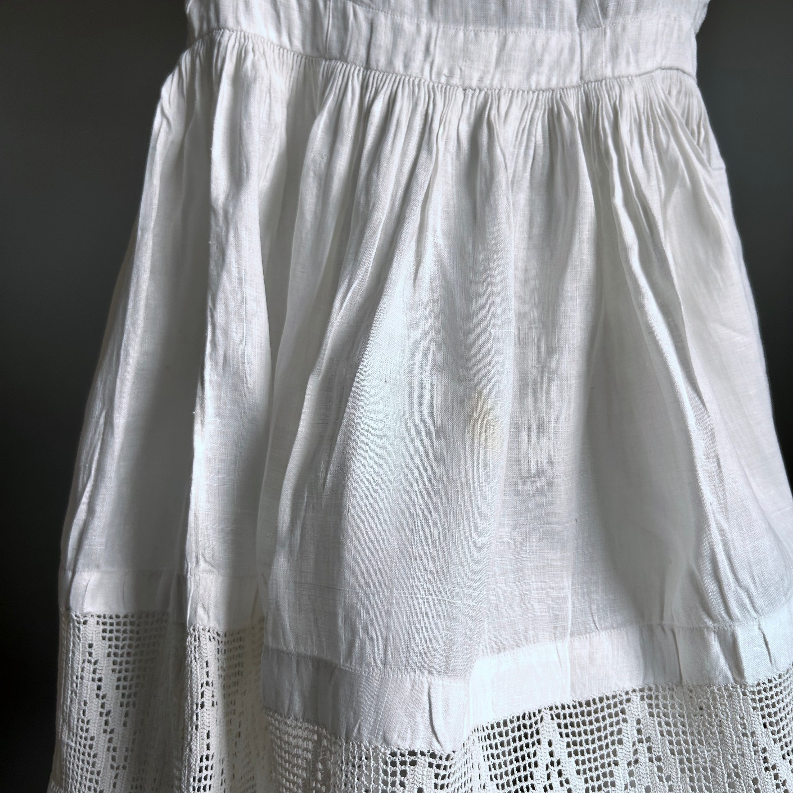 Antique 1890s 1900s Edwardian Girls Linen Dress Crochet Lace Trim 25 Bust