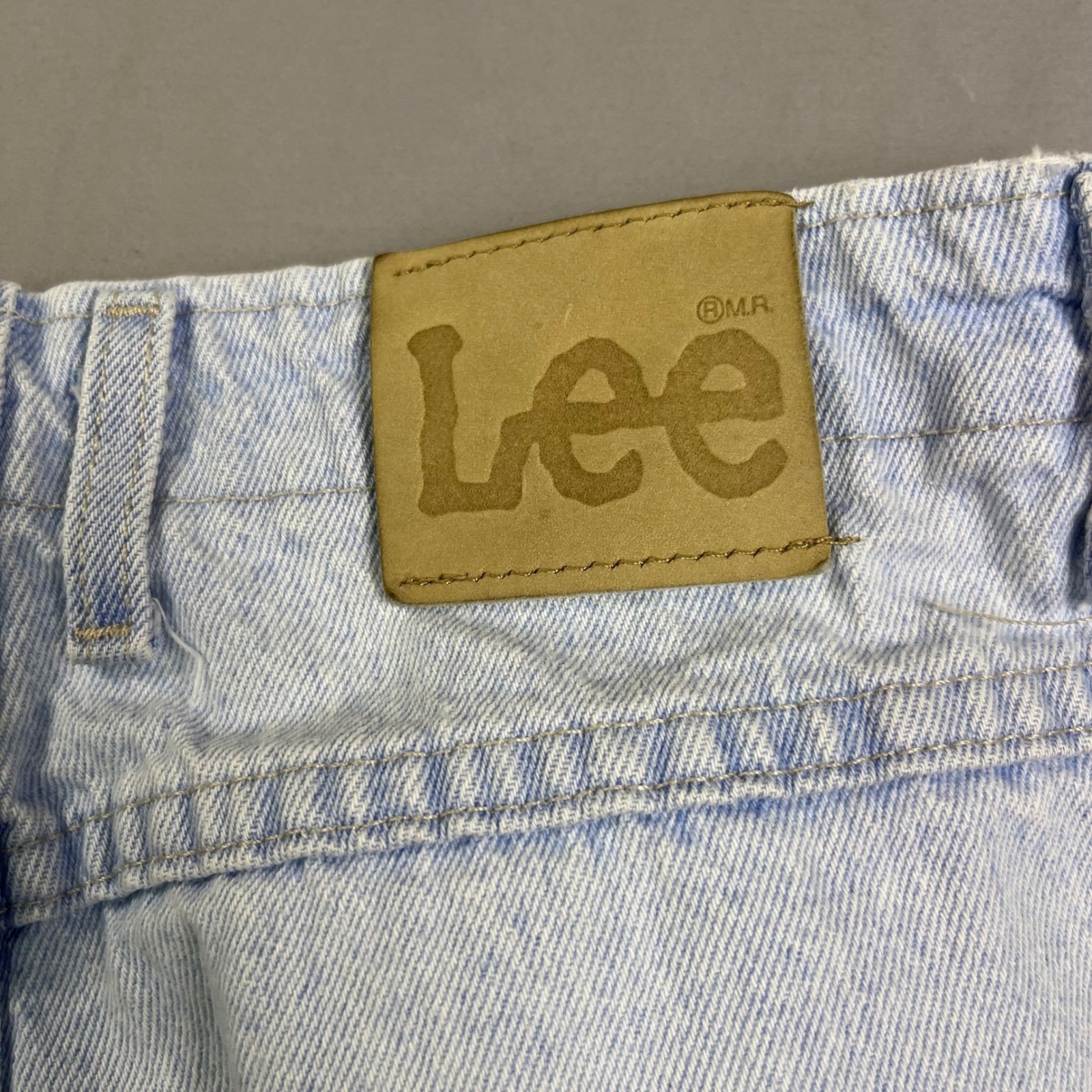 Vintage Lee High Waisted Mom Jeans Light Wash Elastic Waist Tapered Leg 29×32