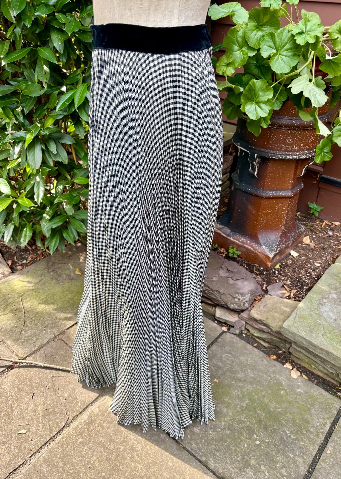 vintage SKIRT BLACK & WHITE CHECK Maxi Accordion Pleats FULL sweep velvet waist