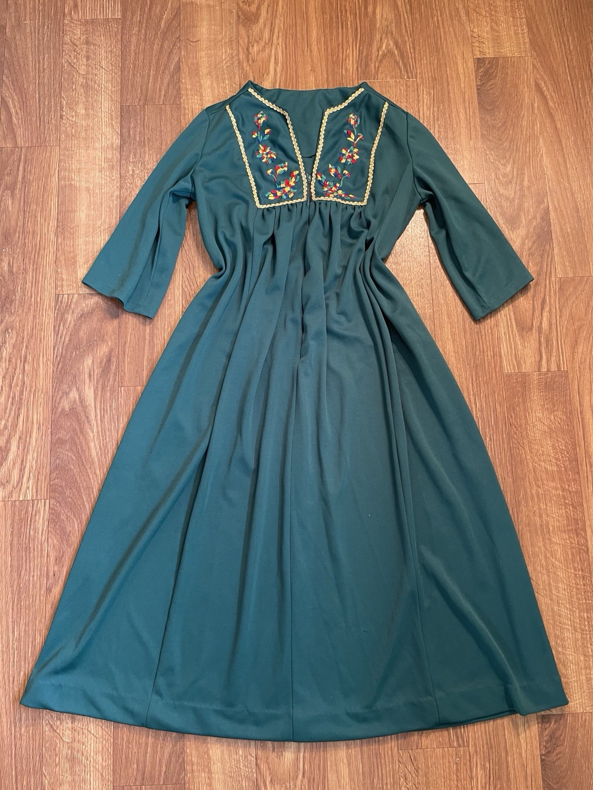 Vintage 70s Green Embroidered Maxi Hostess Dress Folk Boho Lounge Gown M L