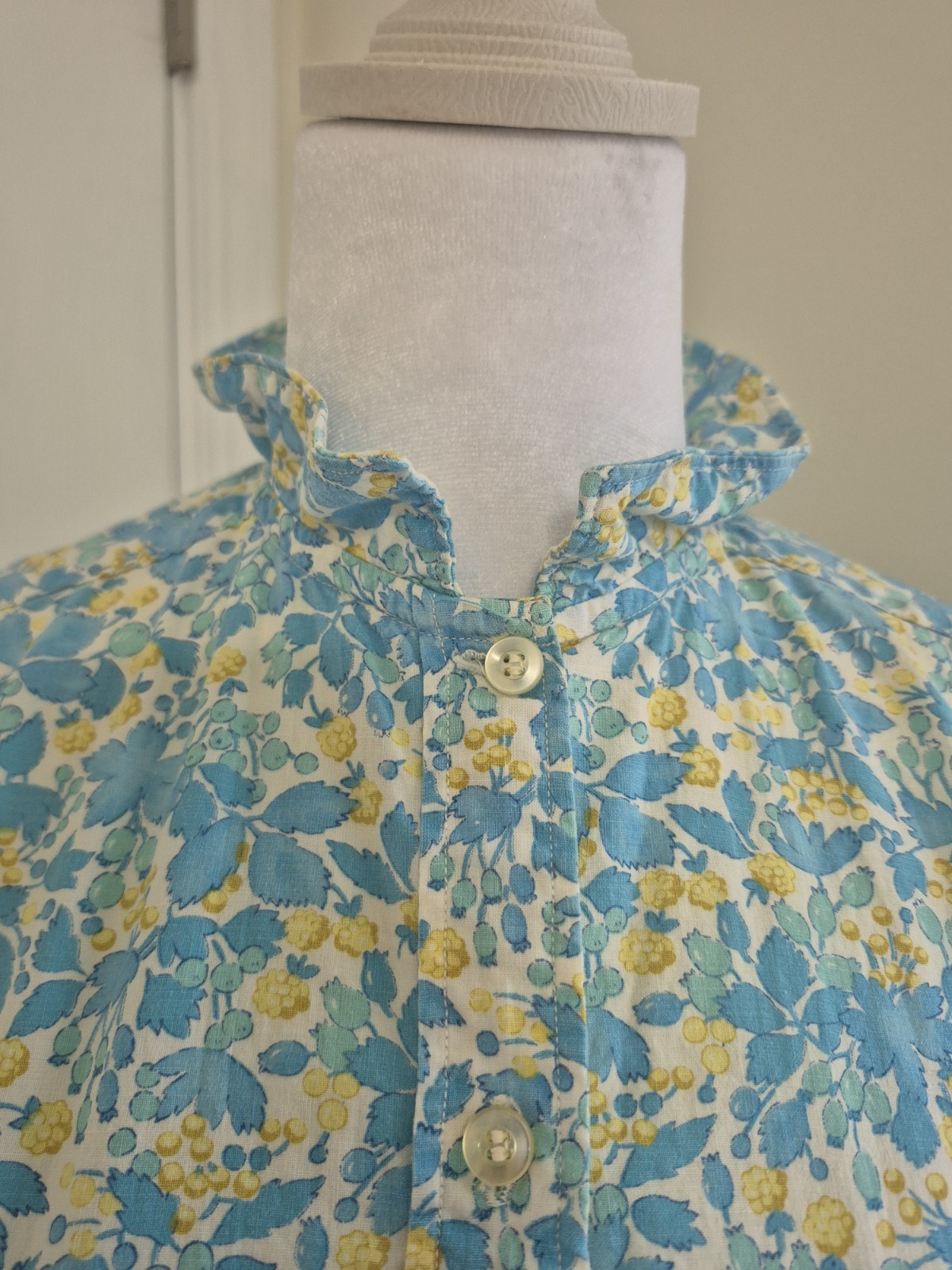 Vintage 1980s Blue & Yellow Floral Ruffle Sleeve and Peter Pan Blouse – Small