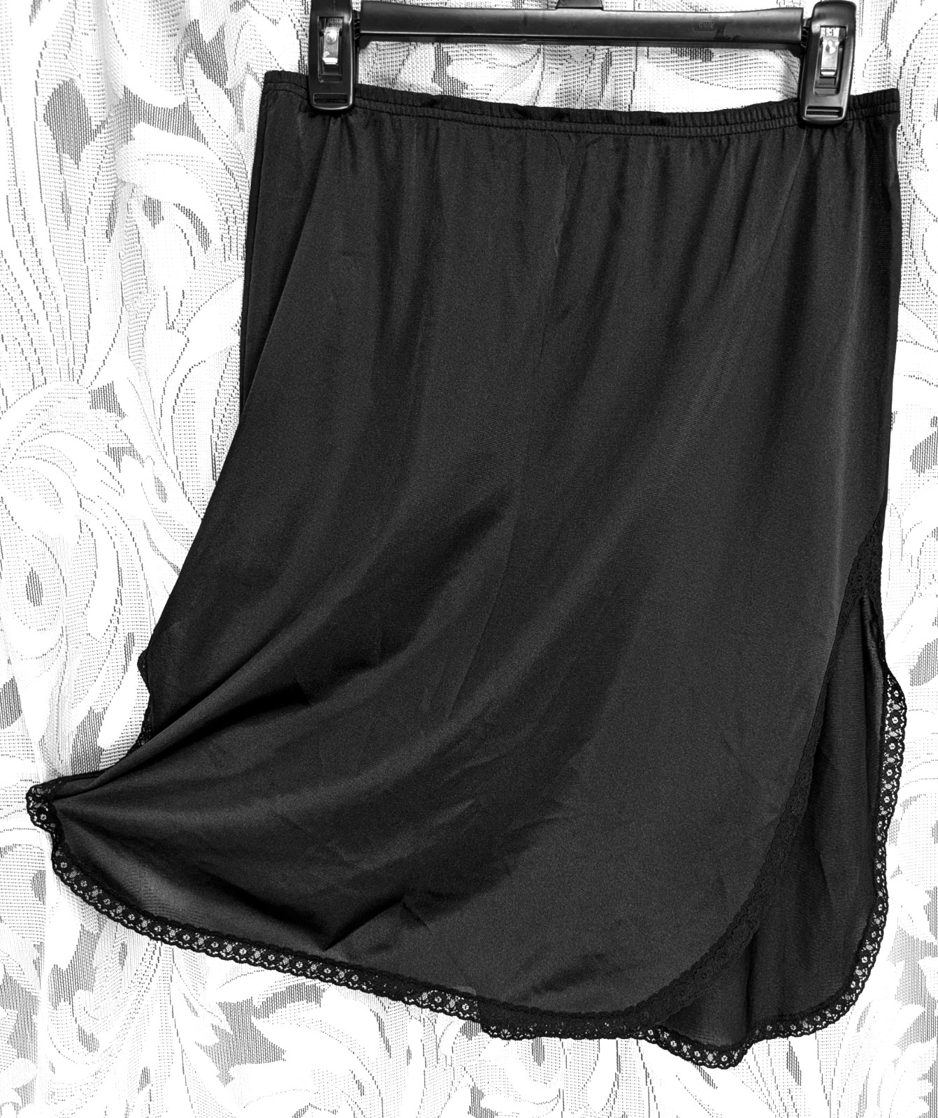 M Vanity Fair Black Dupont Nylon Antron III Knit Half Slip 21″ USA Made Vintage