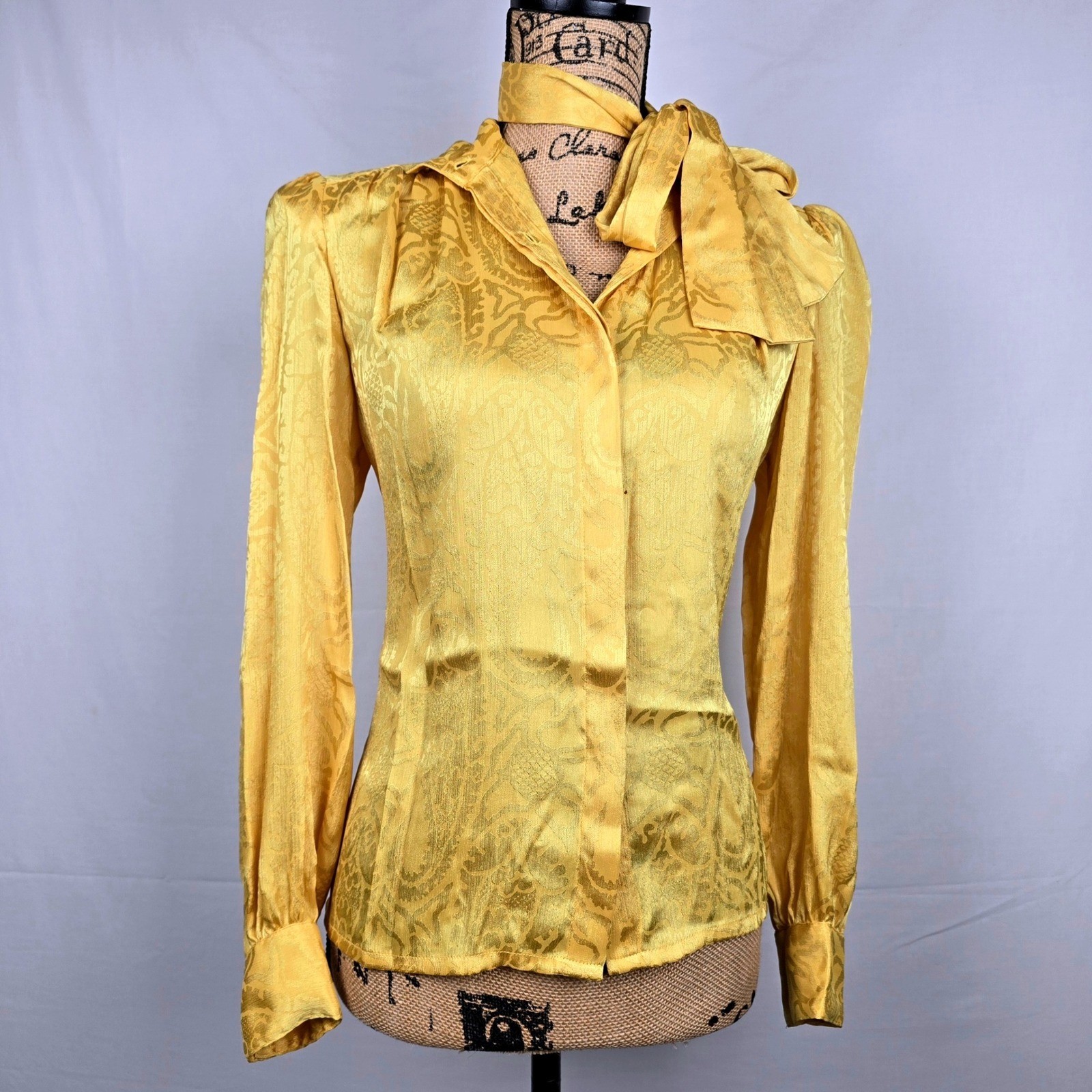 La Chine Classic Galinda Wang Vtg. Mustard Yellow Paisley Jacquard Bow Blouse 4