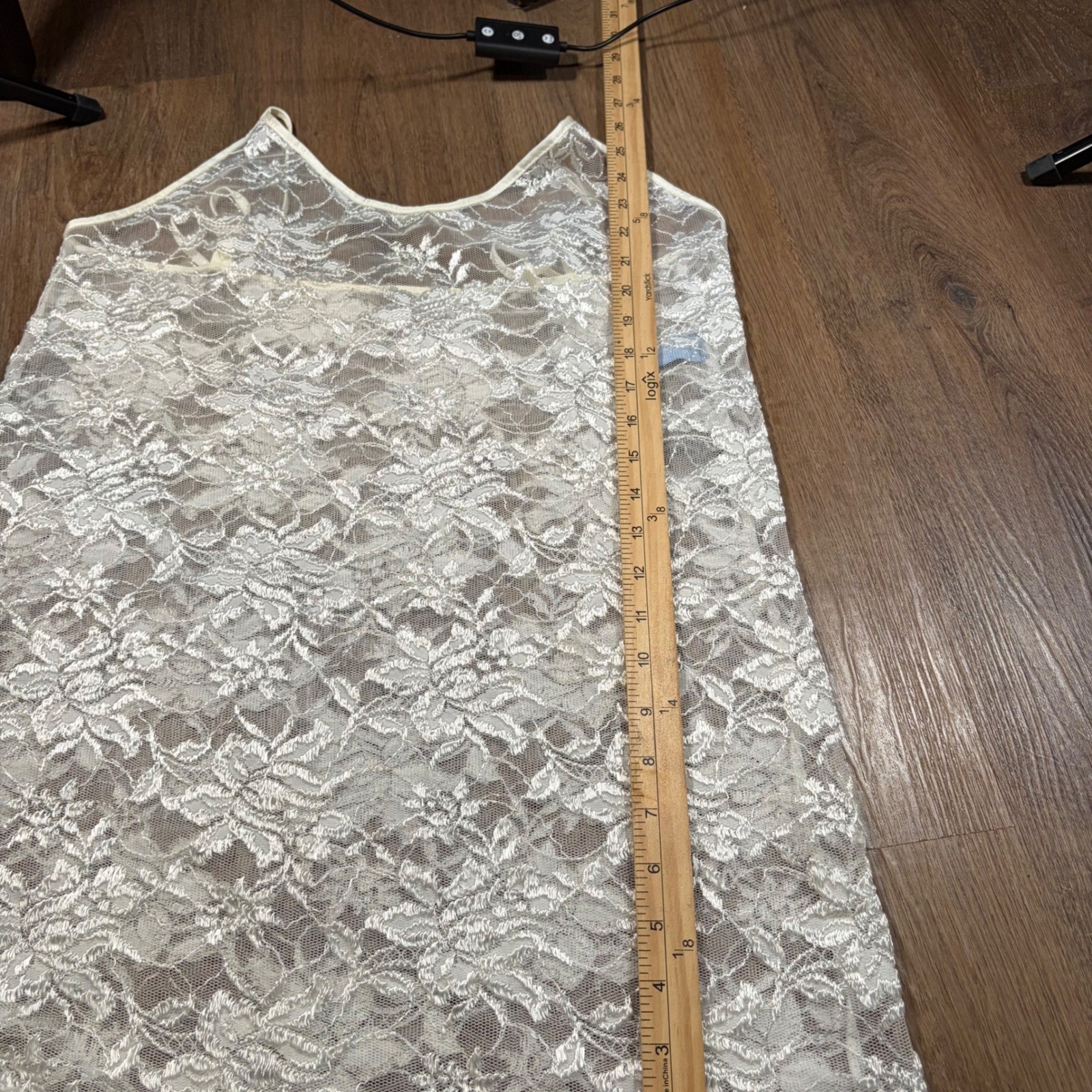Dainty Vintage Lady Cameo Ivory Floral Lace Chemise and Thong Set Size Average