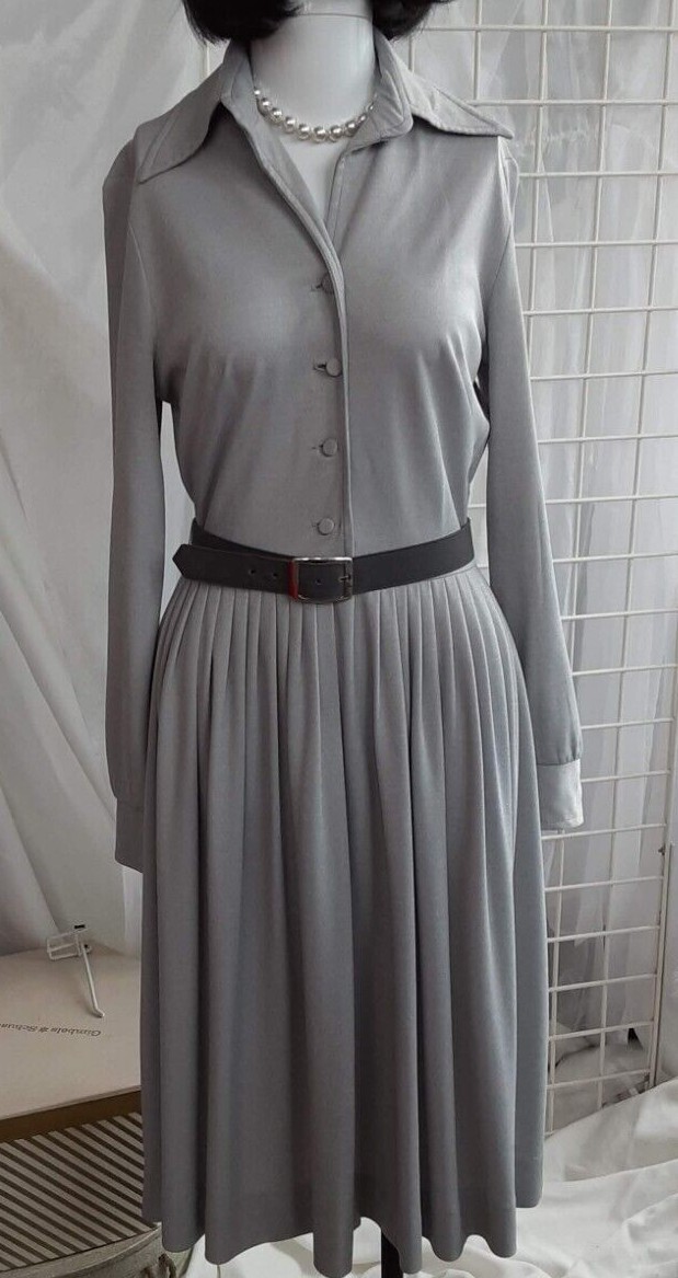 Pale gray lightweight 70s dress button front wide collar w/ belt vintage retro