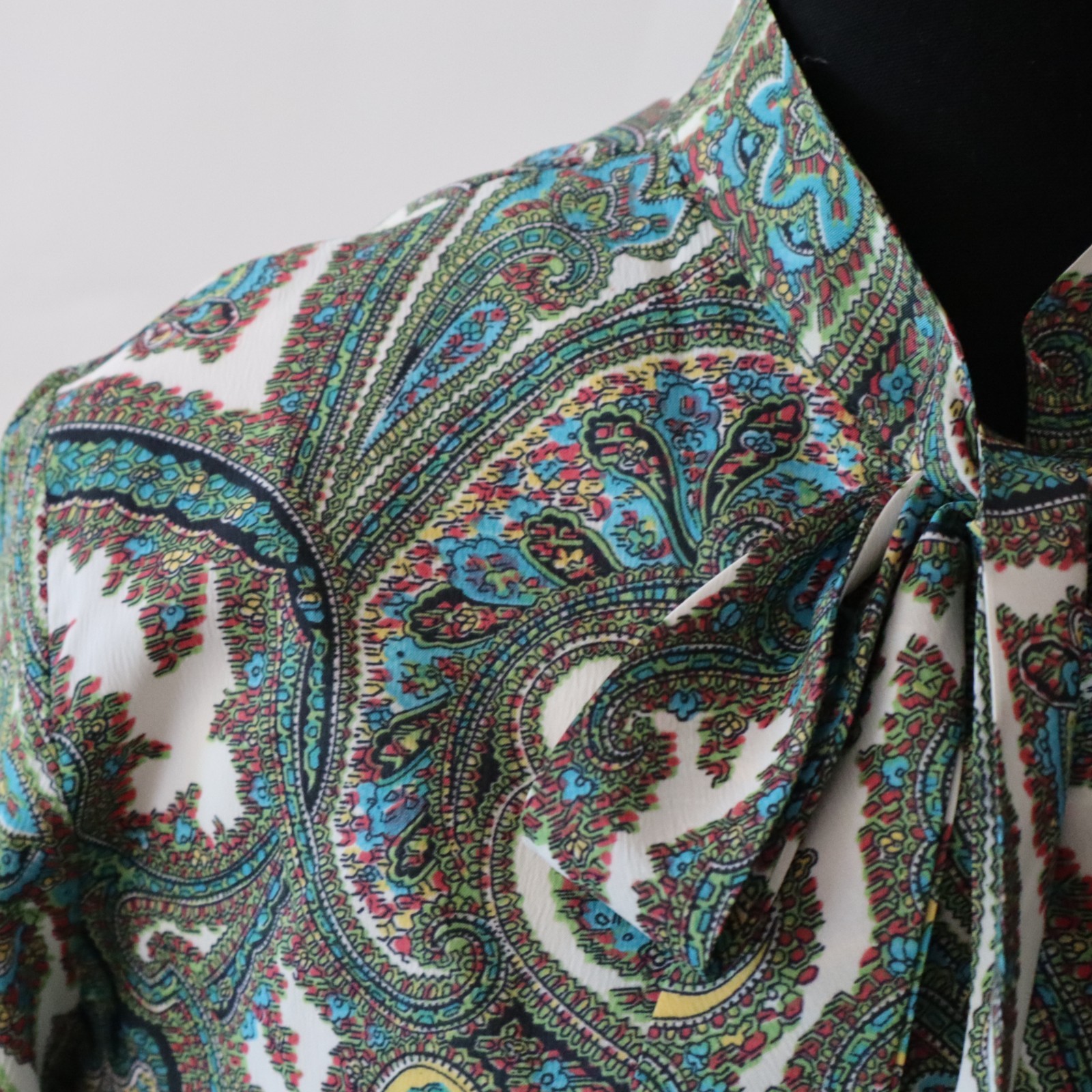 Vtg 1960s Ship 'n Shore Women’s Blouse Top w Neck Tie, Blue Green Paisley Sz Med