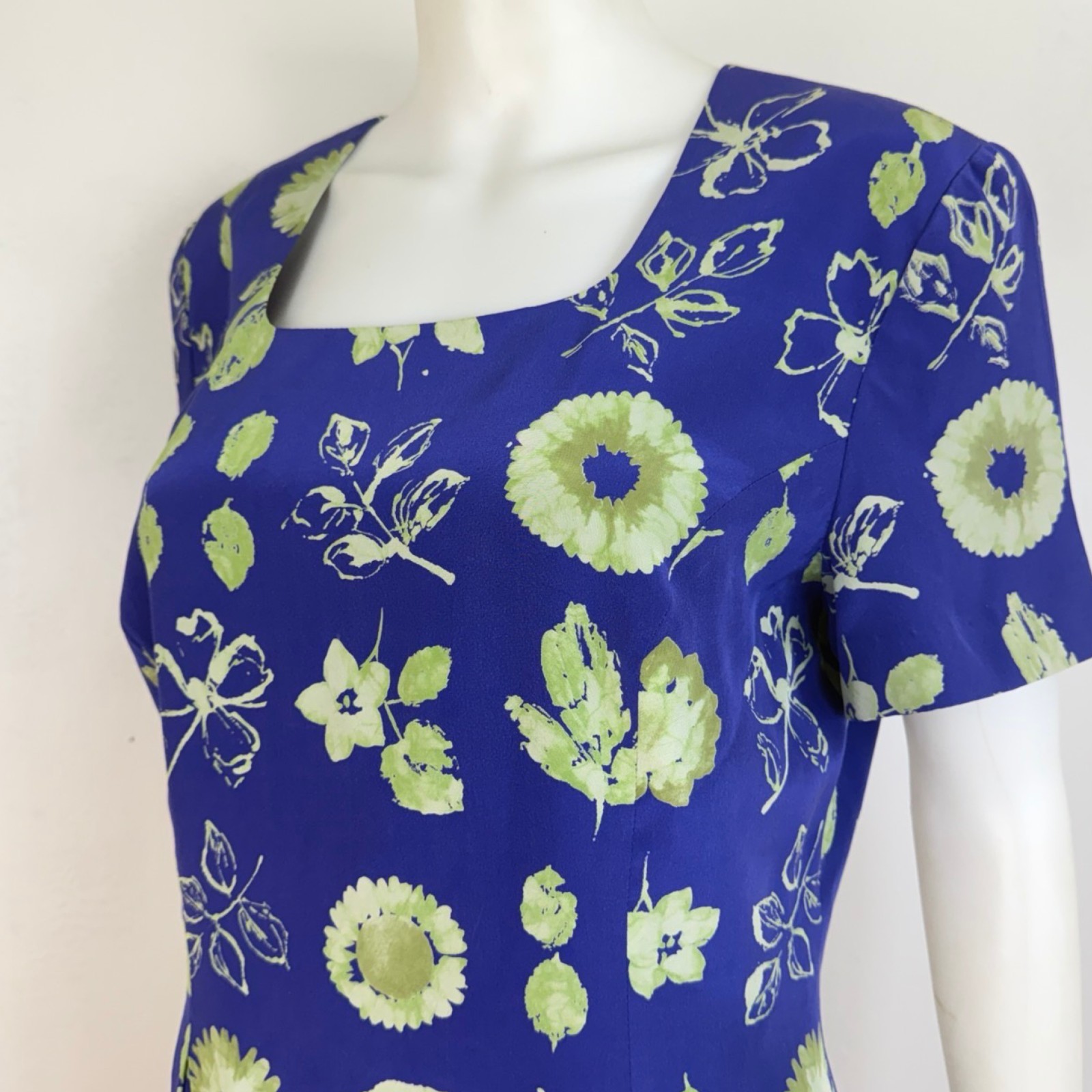 Vintage Silk Floral Sheath Dress Size Medium 90s Maggy London Indigo/Green Frock