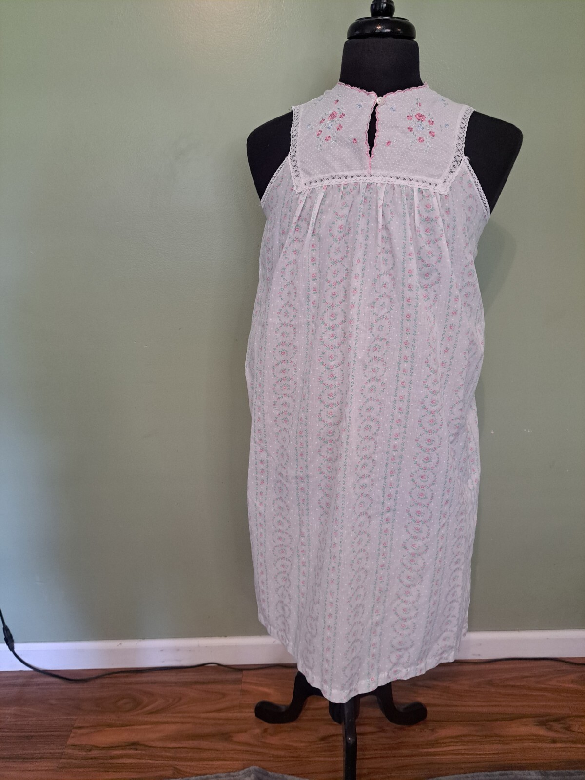 Damea Pink & White Thin House Coat & Night Gown Flowers Full Snap Small SEE PICT