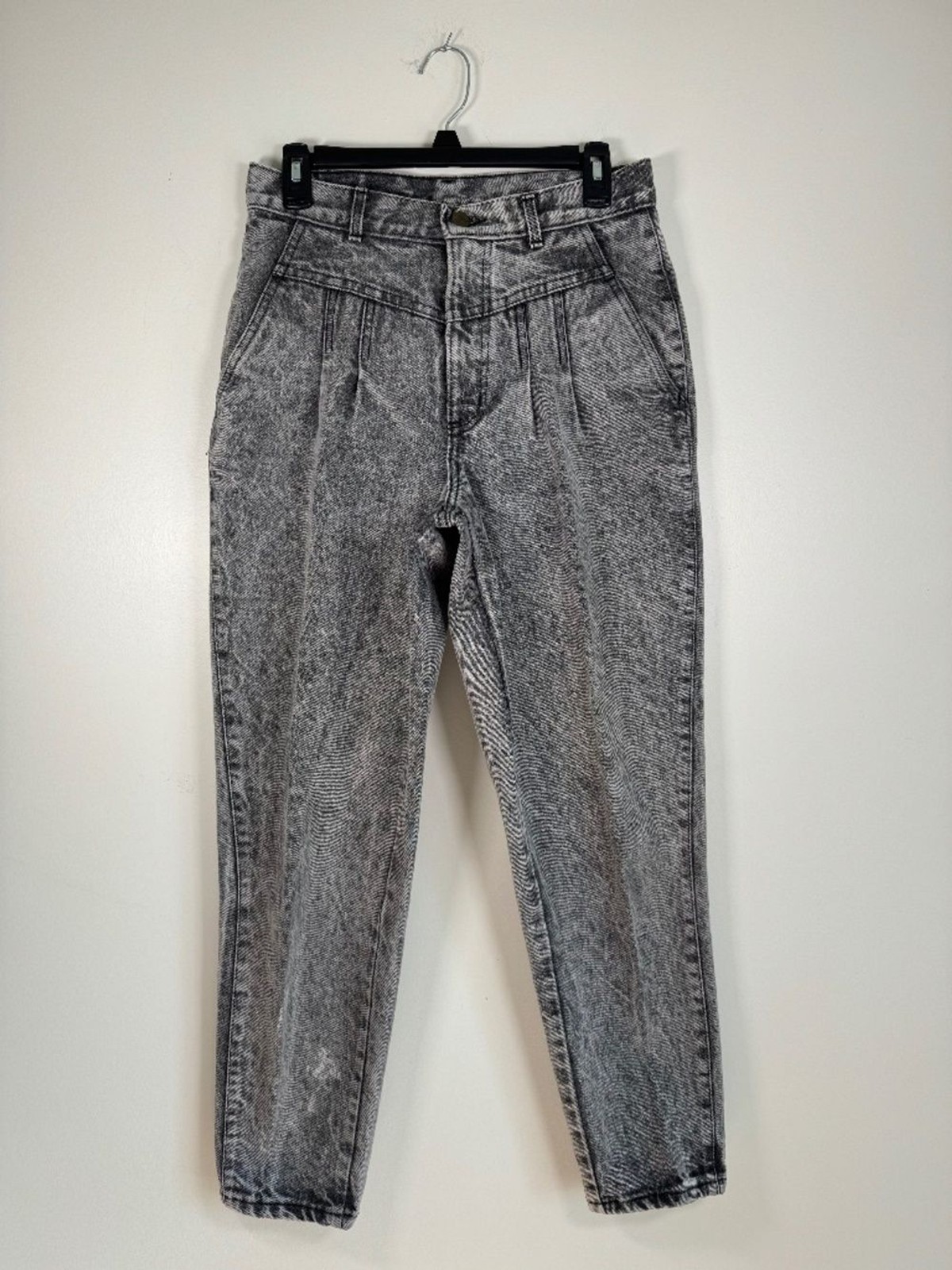 Vintage 90s Chic Black Acid Wash Pleated Tapered Leg Jeans