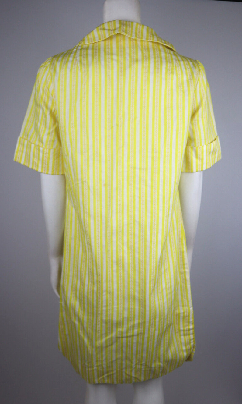VINTAGE 70s WOMEN’S YELLOW STRIPED SHORT SLEEVE OPEN HOUSE DRESS ROBE – SIZE S