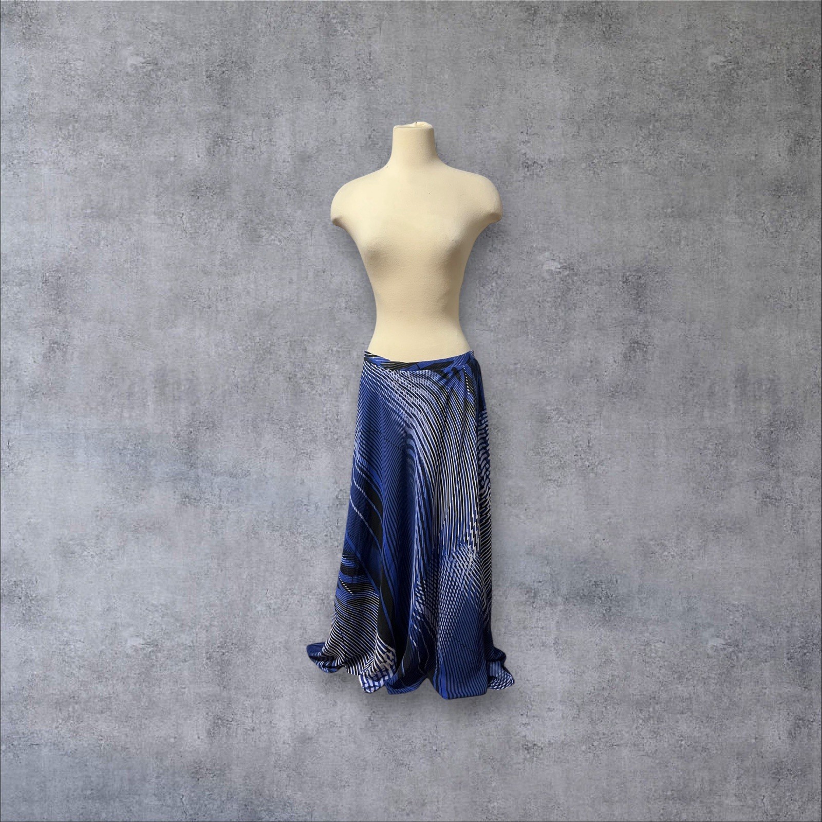 Vintage 2000s y2k CJ Banks Waist 32″ Blue Wavy Maxi Skirt