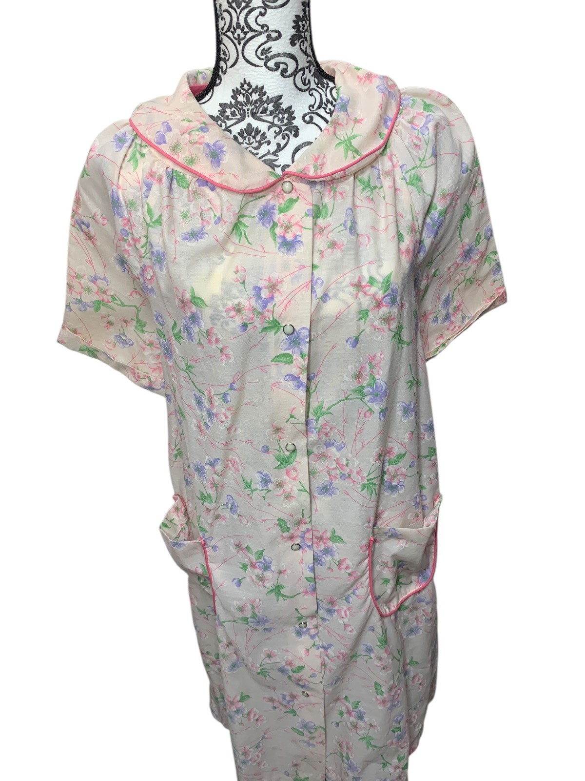 Vintage Women’s Robe Snap Front Duster Size Medium House Dress Lounger Pockets