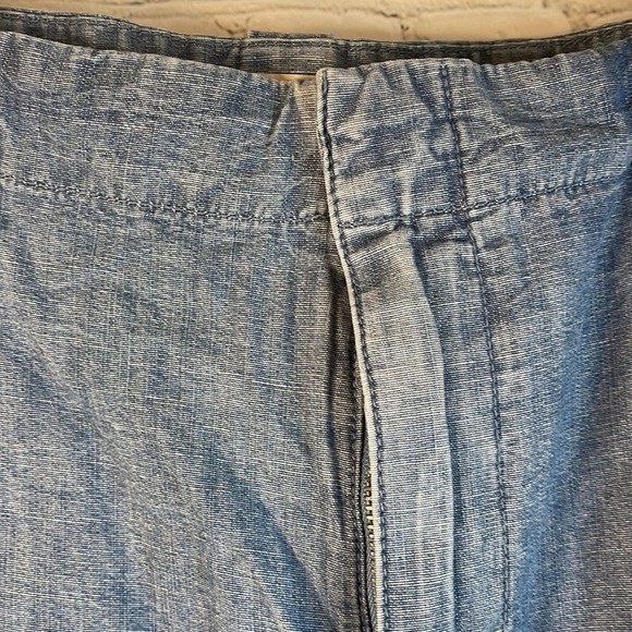 GAP Archive Re-issue 90s Pleated Fit High Rise Tapered Khakis Blue Chambray 33R