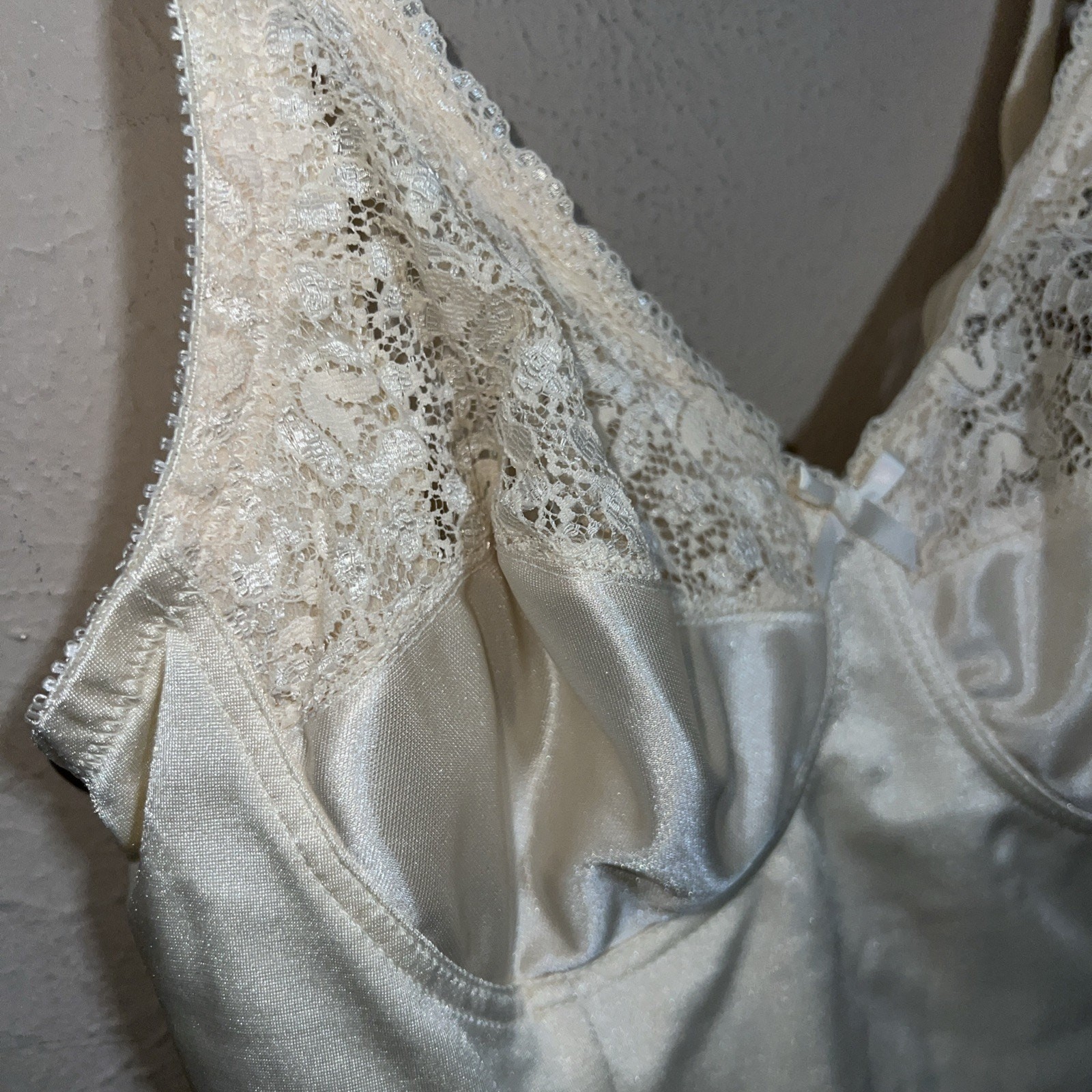 UNDERSCORE VINTAGE SATINY IVORY WIRELESS CUPS ALL IN ONE SHAPER CORSET 38B