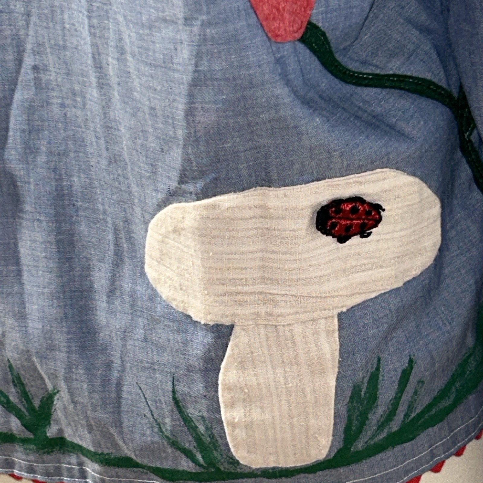 VTG Chambray Hand Embroidered Shirt Blue Floral Bee Holly Hobby Big Mac Med E4