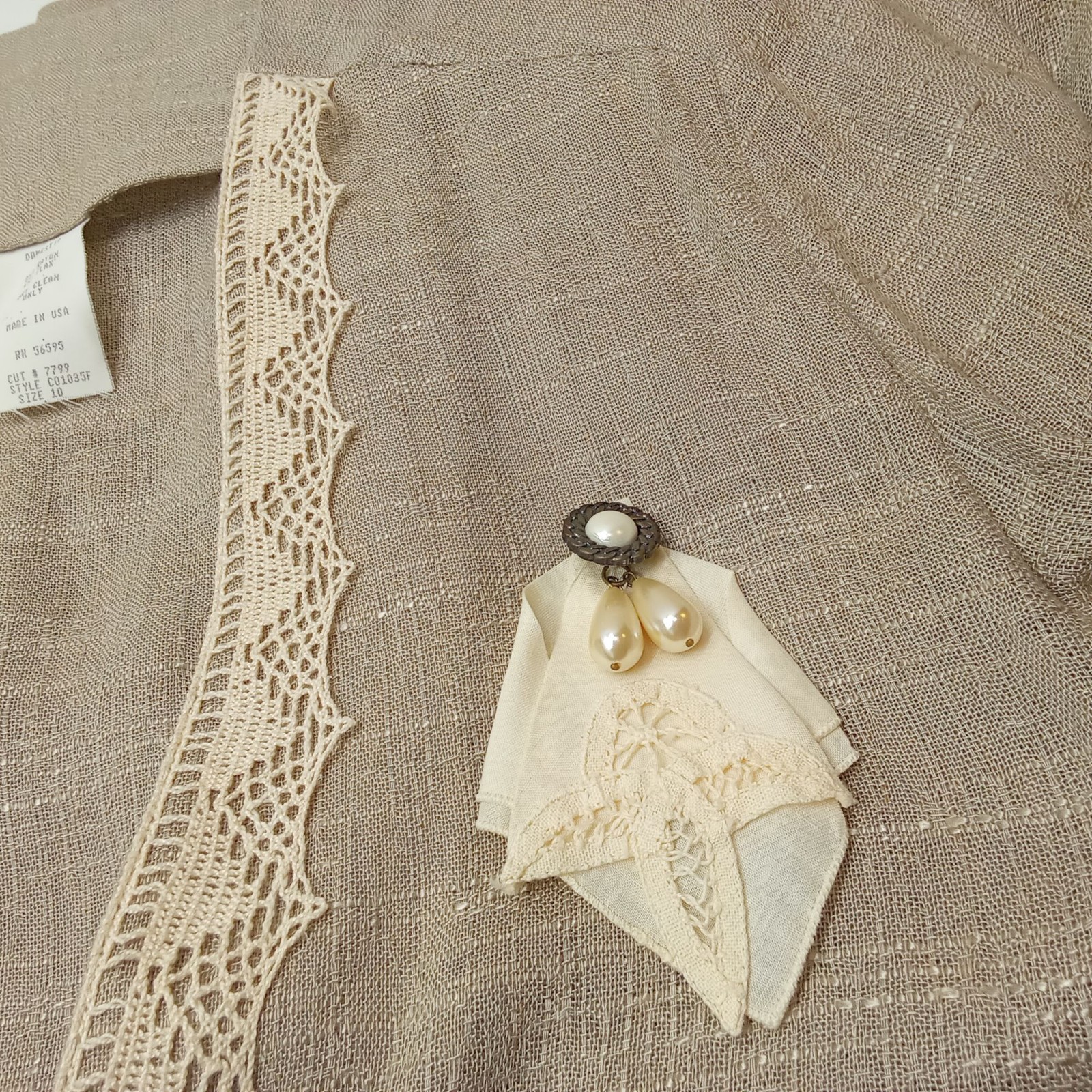 Vintage ’80s Domestic USA Rayon/Flax Blazer Jacket Shoulderpads Lace Brooch (10)