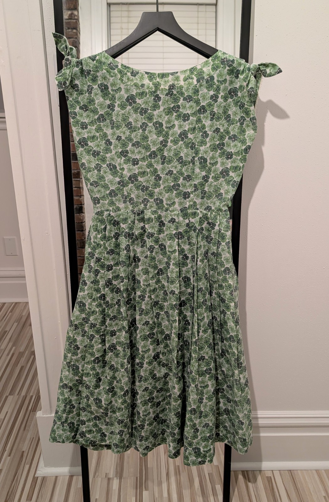 Green 1950s to Early 60s Floral Day Dress with Matching Belt & Lovely Details