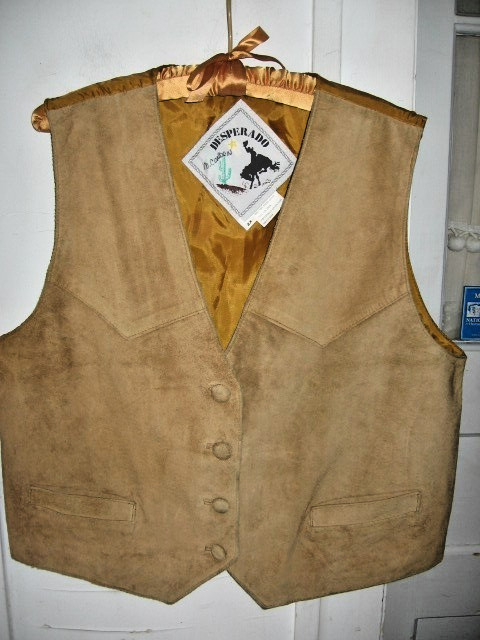 VINTAGE DESPERADO GOLD SUEDE LEATHER WESTERN STYLE VEST – 2X