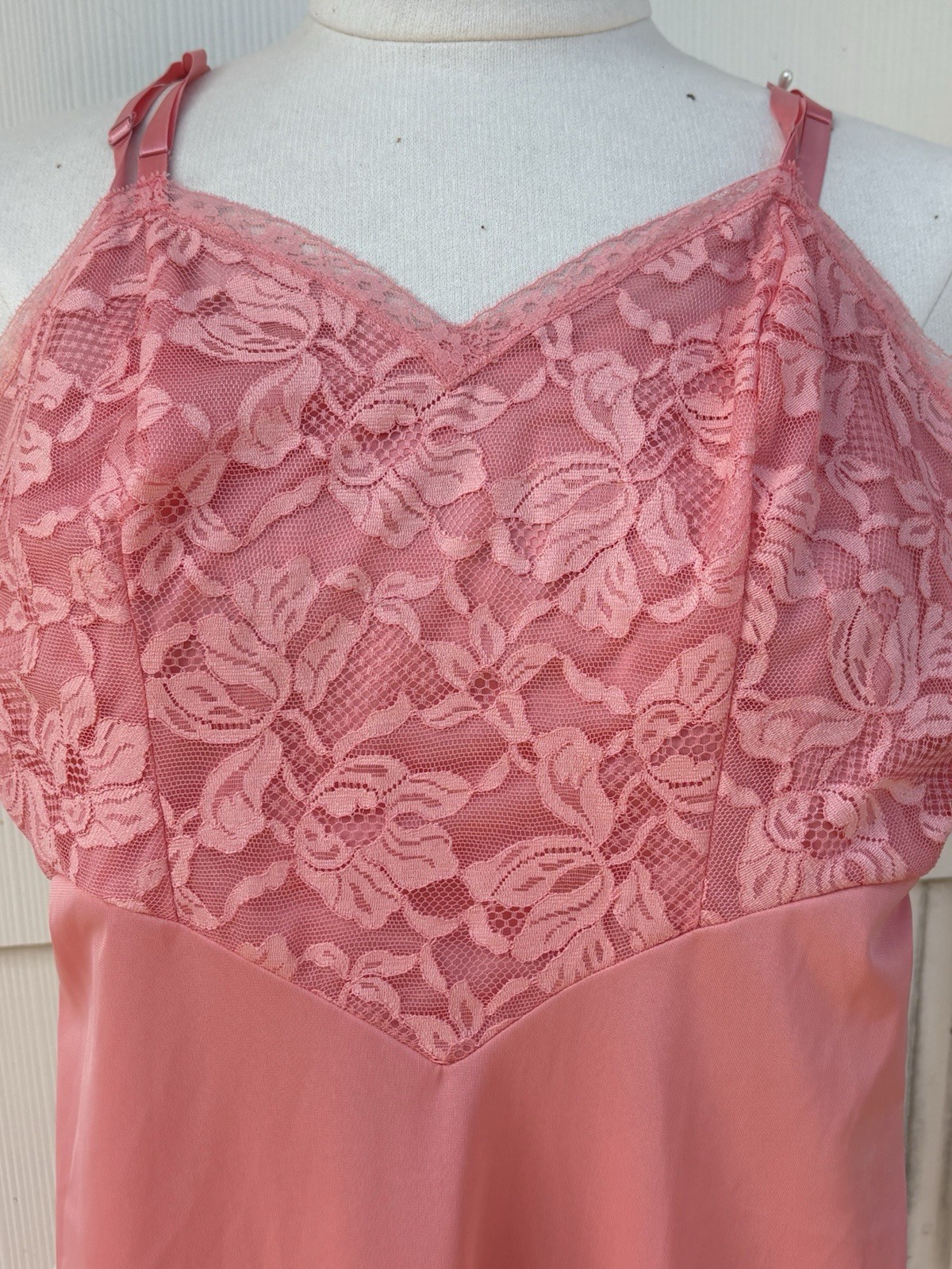 Vtg Vanity Fair Apricot Pink Lace Slip Dress Lingerie S 34 Nylon Tricot Coquette