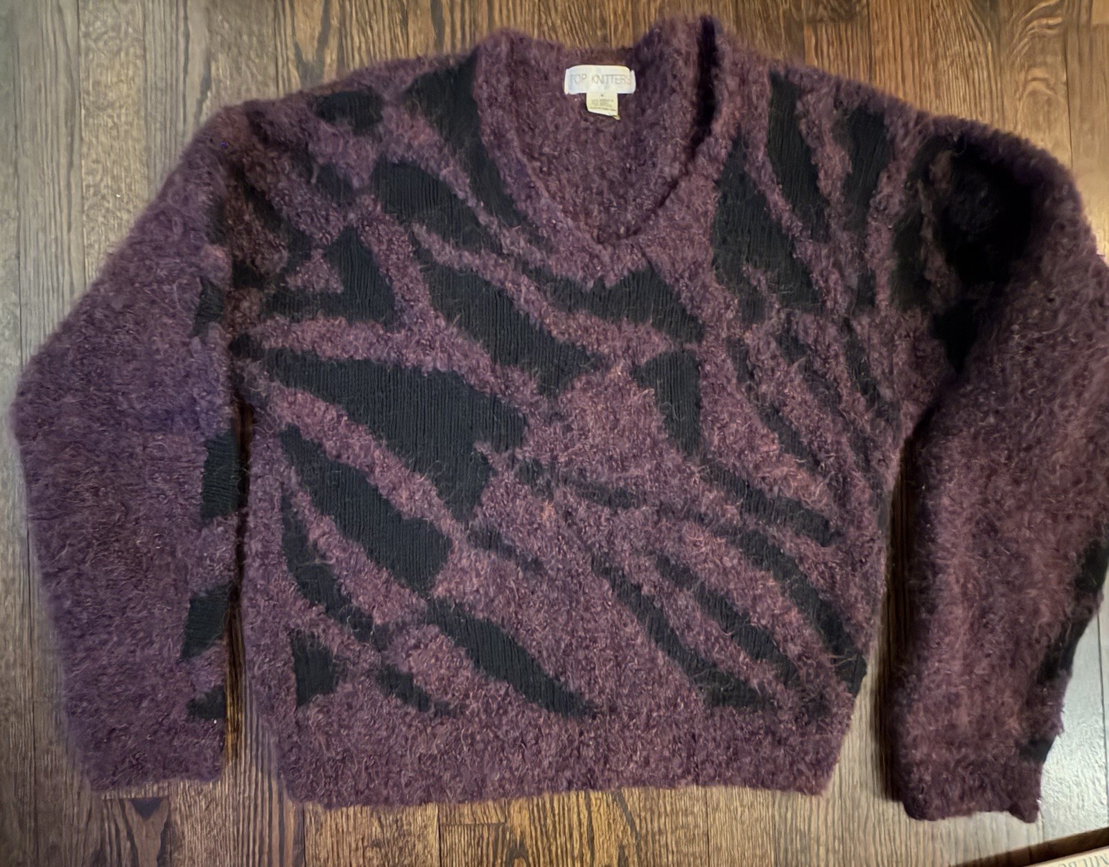 Vintage Sweater 52% MOHAIR,42% WOOL Black& Plum Reto,80’s Zebra Print,breathable